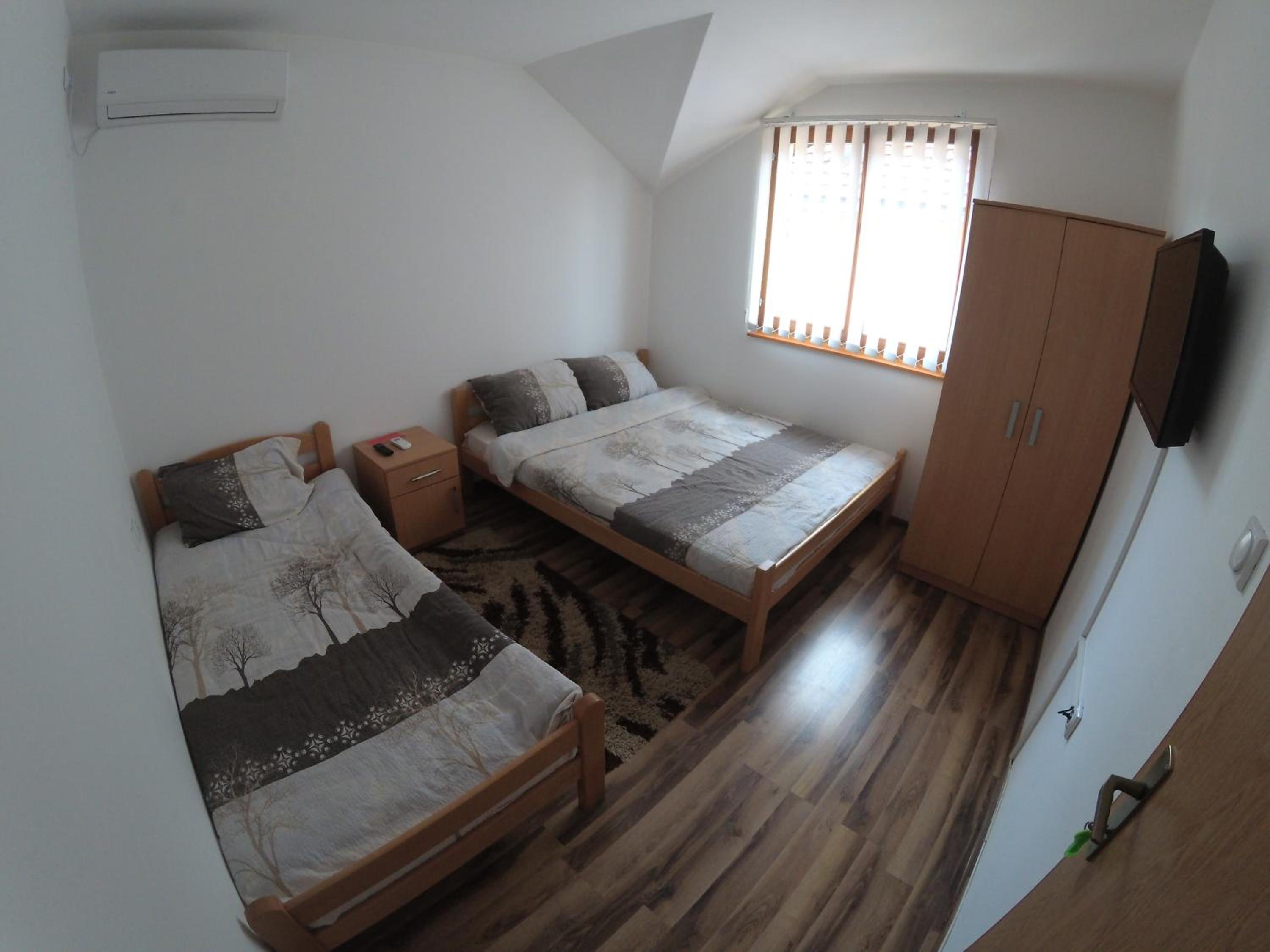 Apartment and rooms Konak