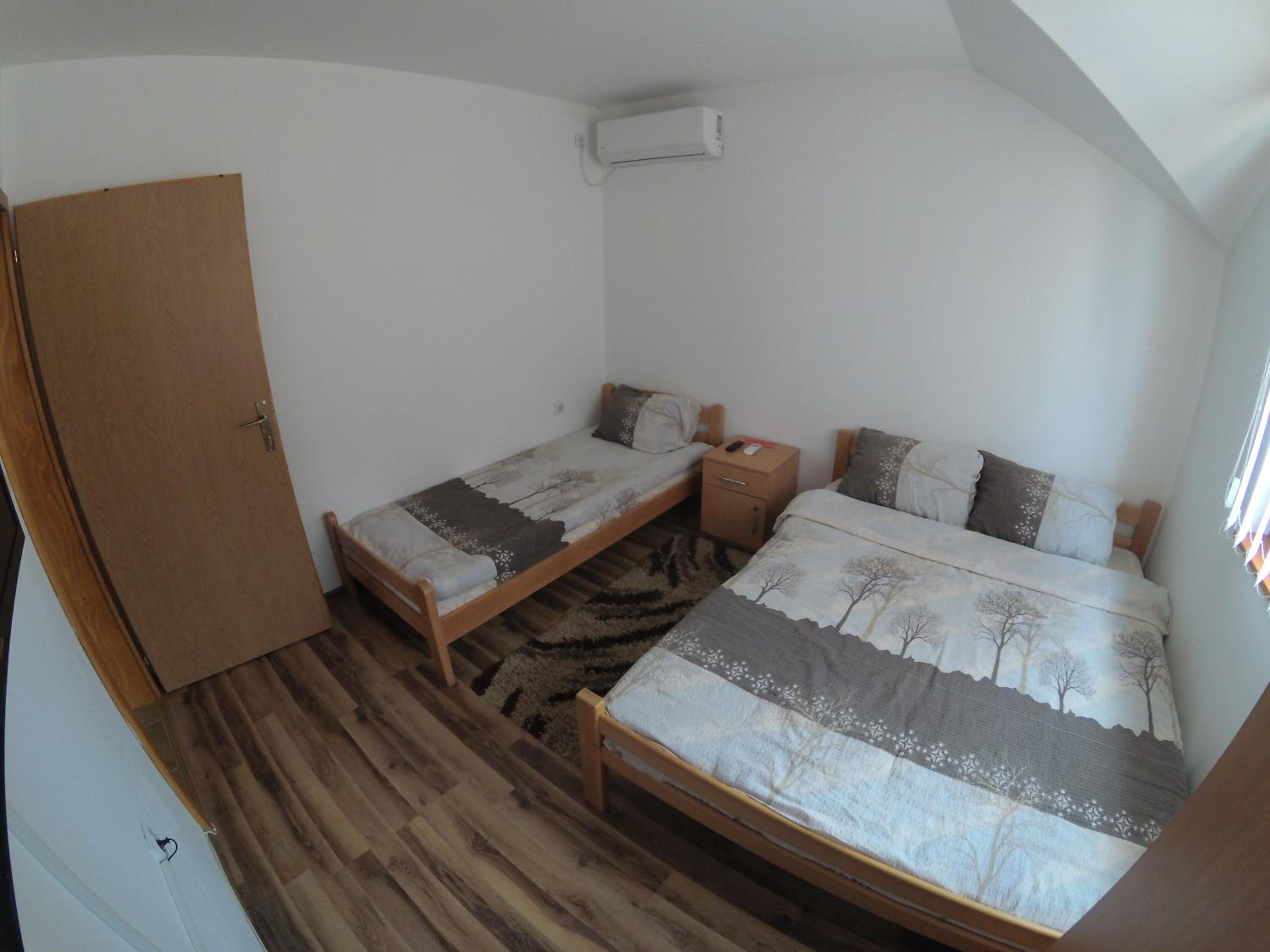 Apartment and rooms Konak