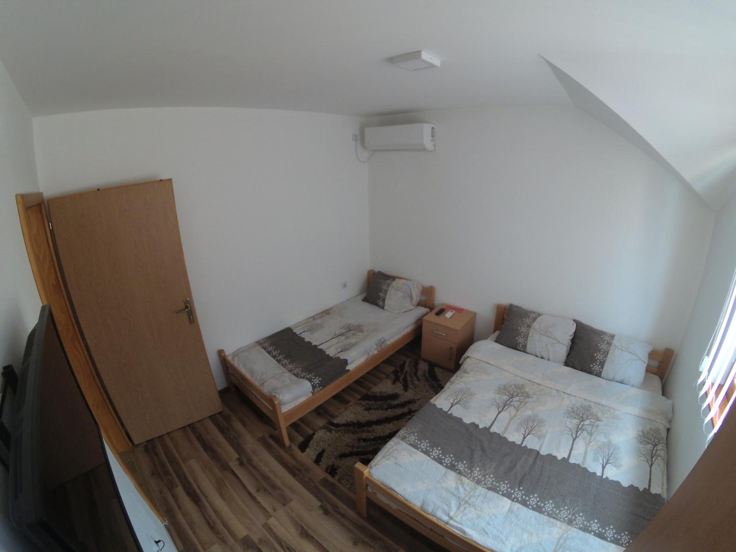 Apartment and rooms Konak