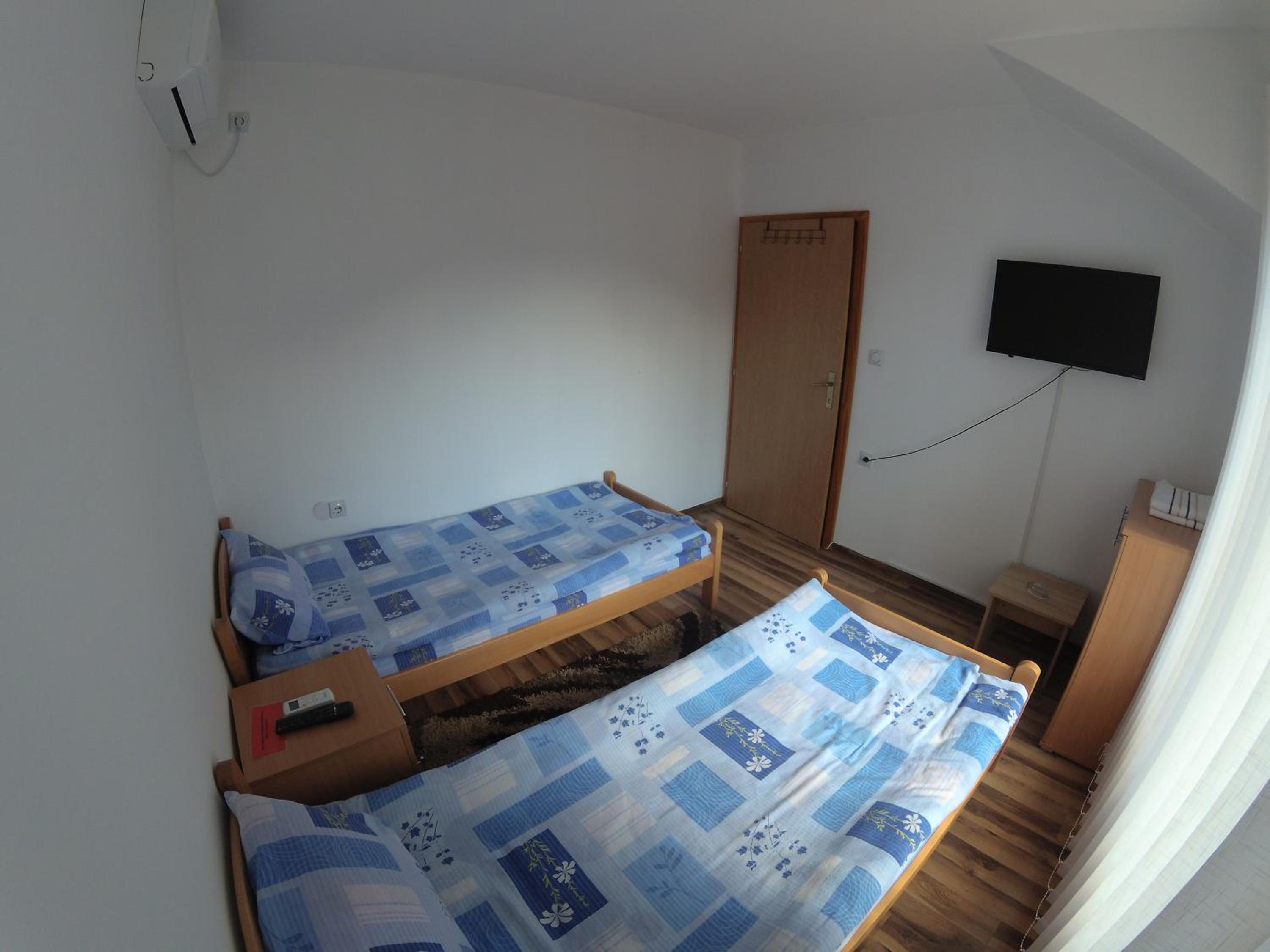 Apartment and rooms Konak