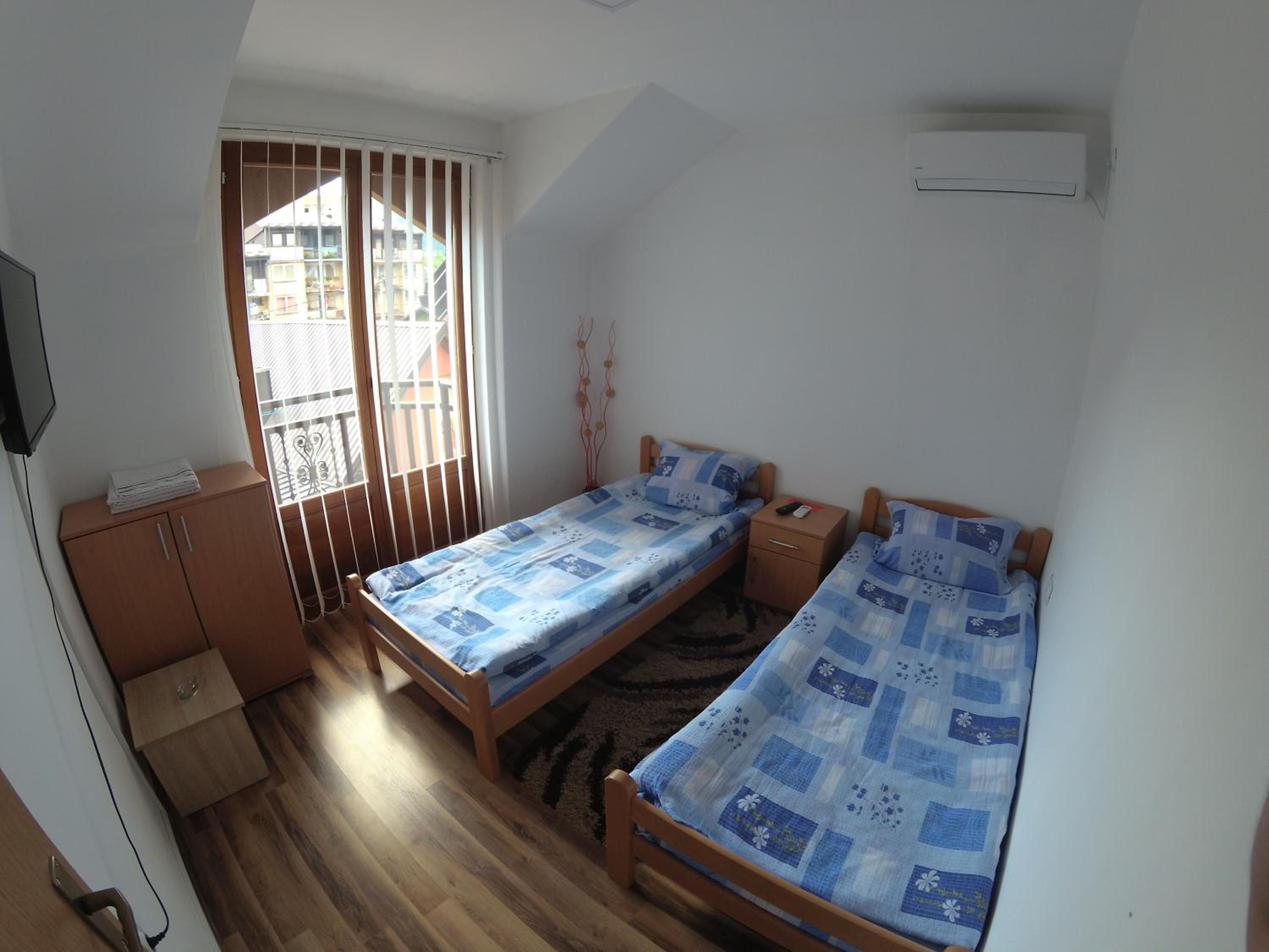Apartment and rooms Konak