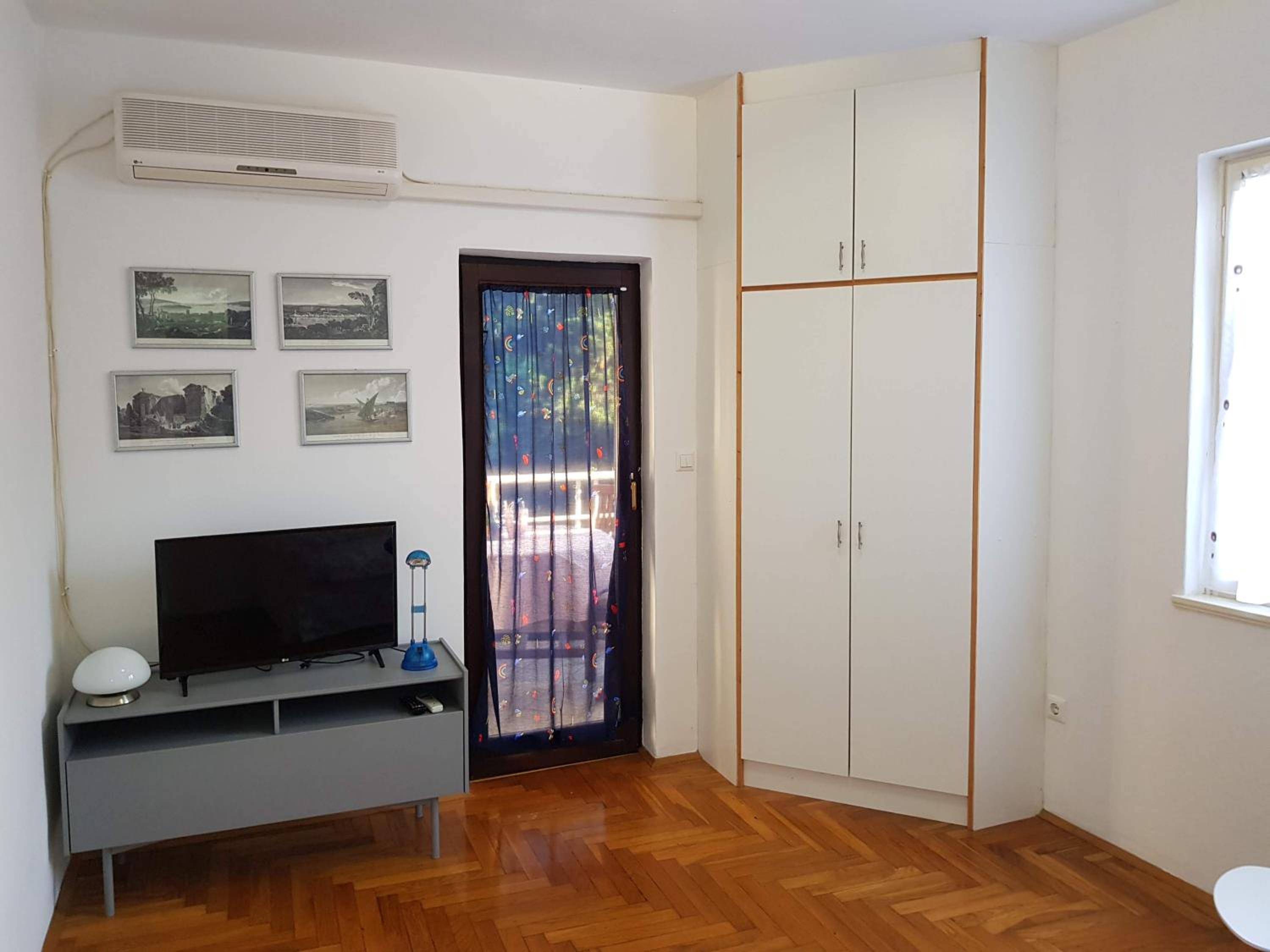Mare Beachfront Cozy Sea View Apartment view 3