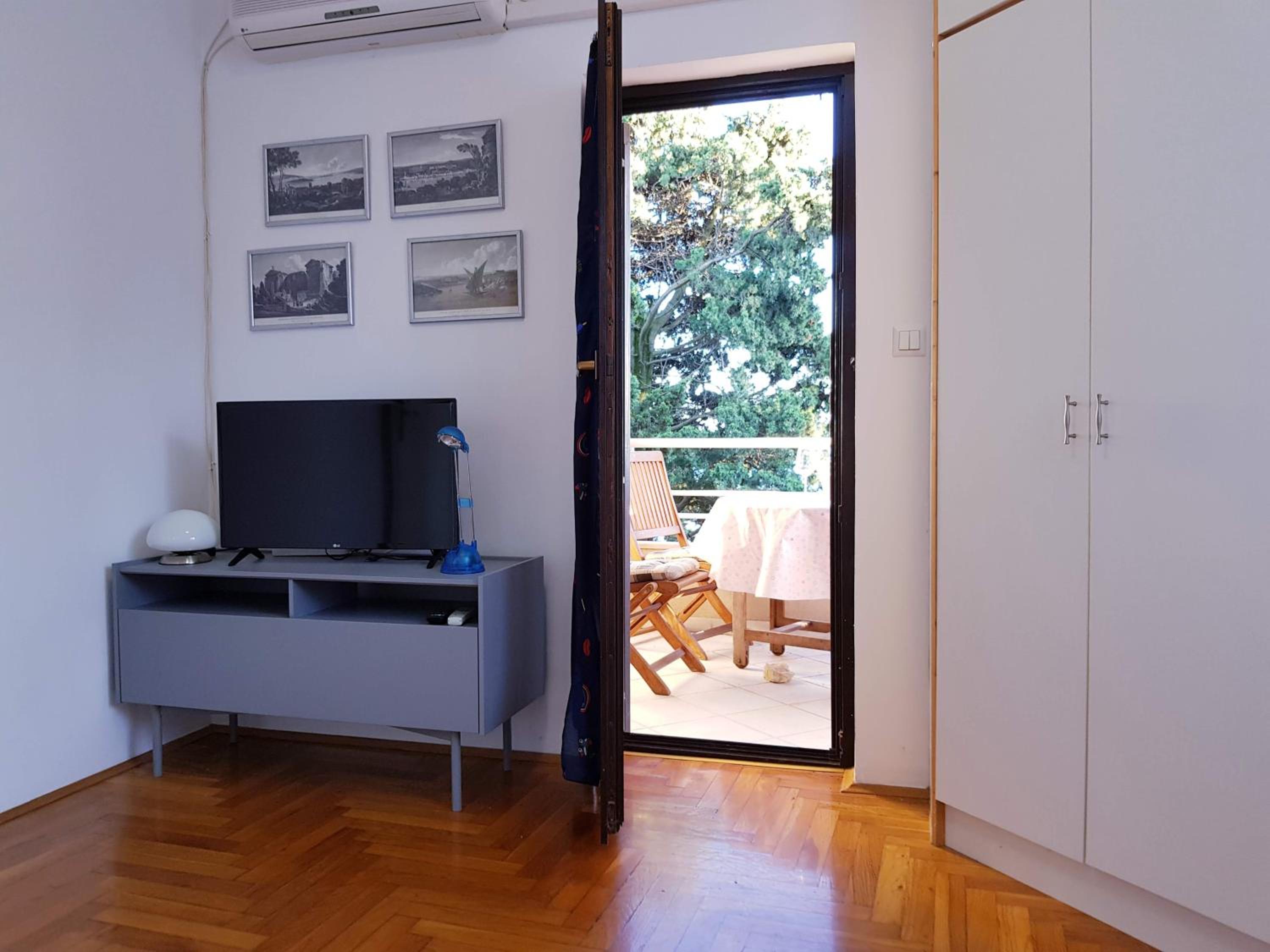 Mare Beachfront Cozy Sea View Apartment view 4