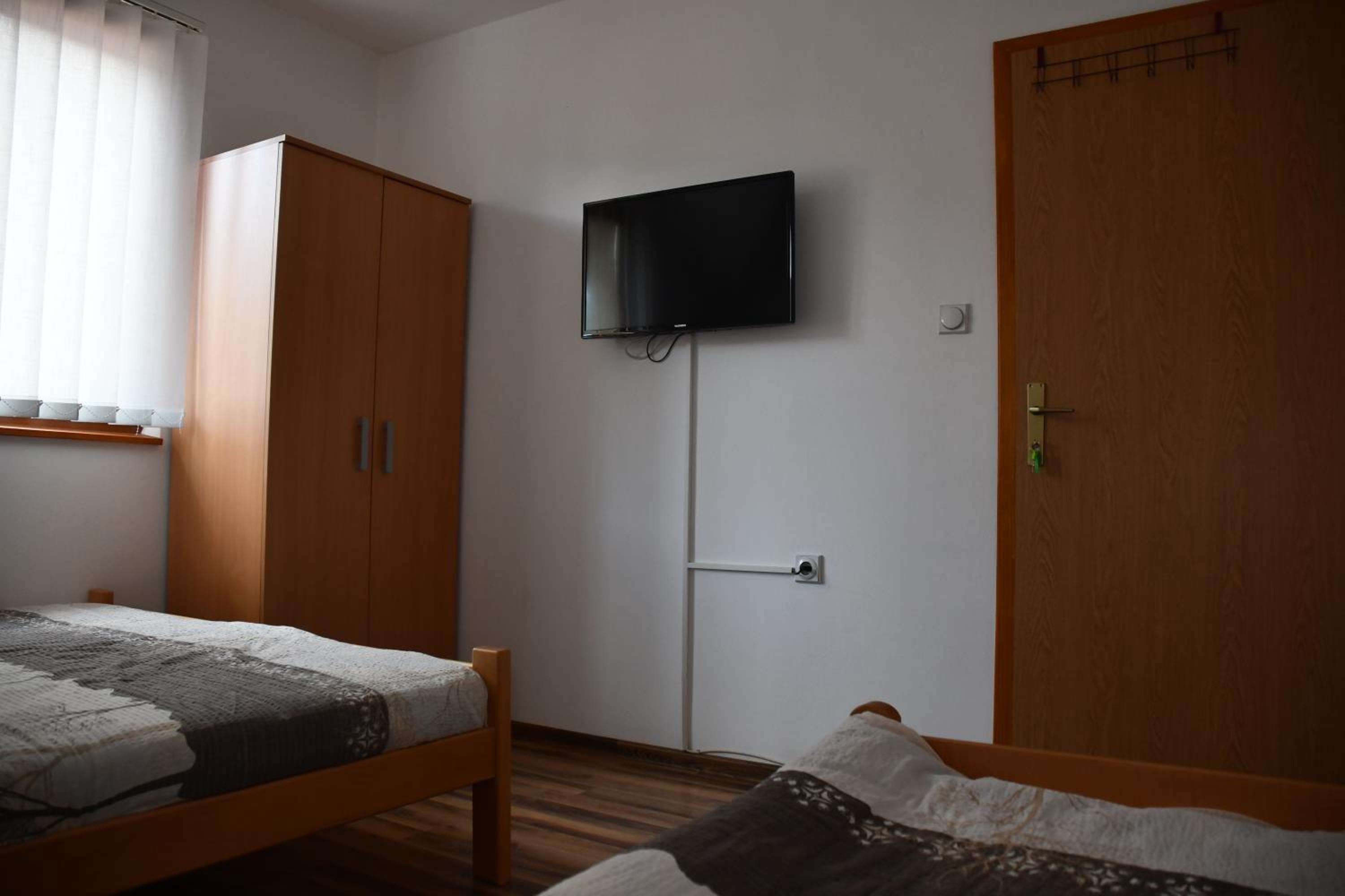 Apartment and rooms Konak