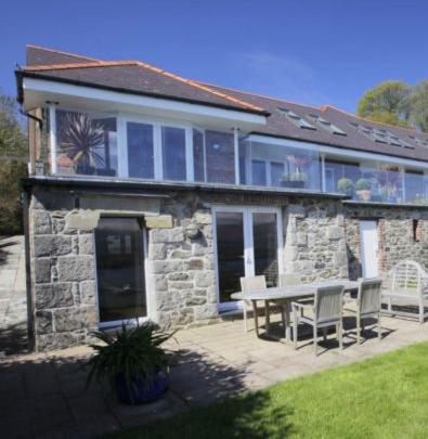 Seascape at coed y berclas, luxury accommodation with stunning sea view view 4