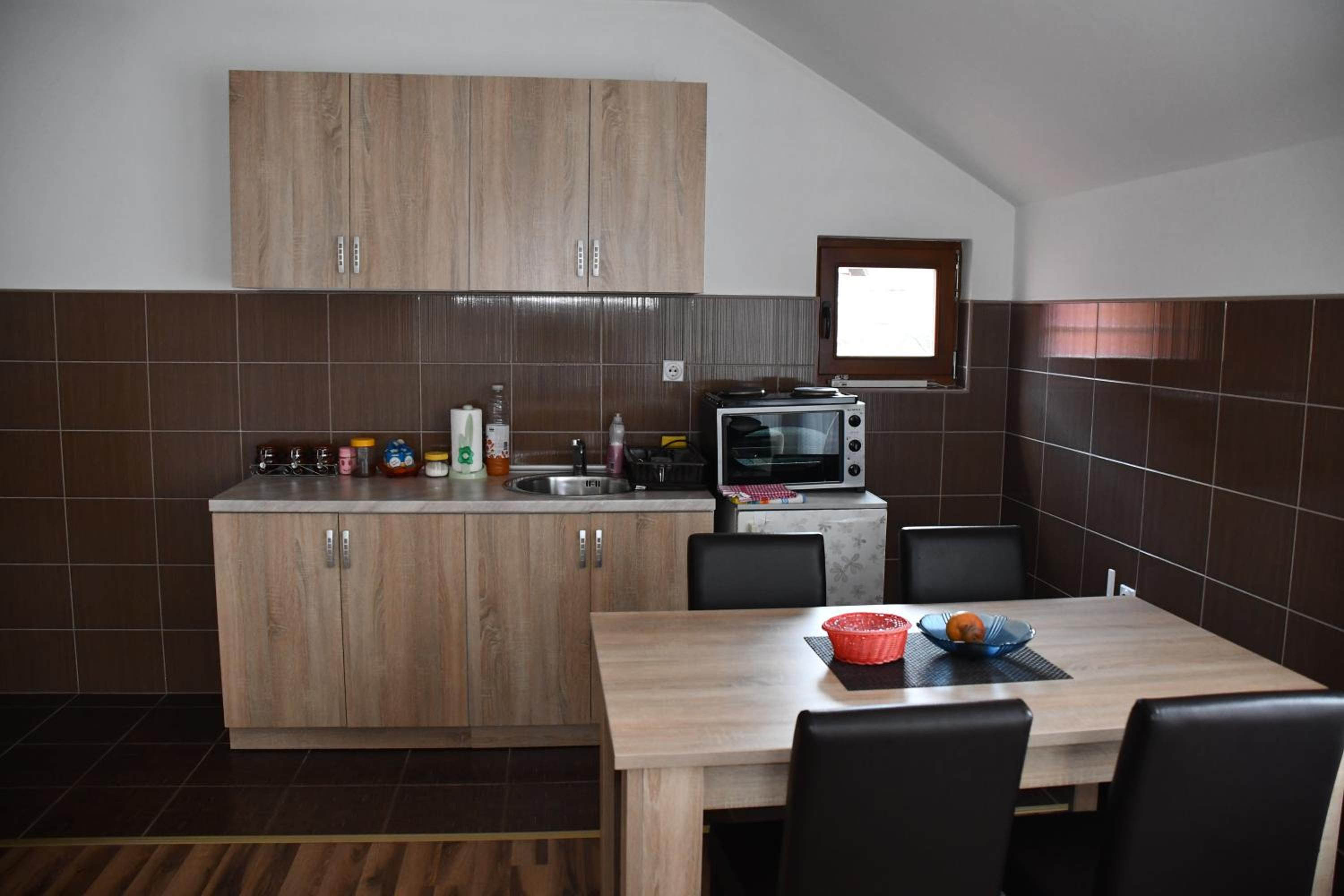 Apartment and rooms Konak