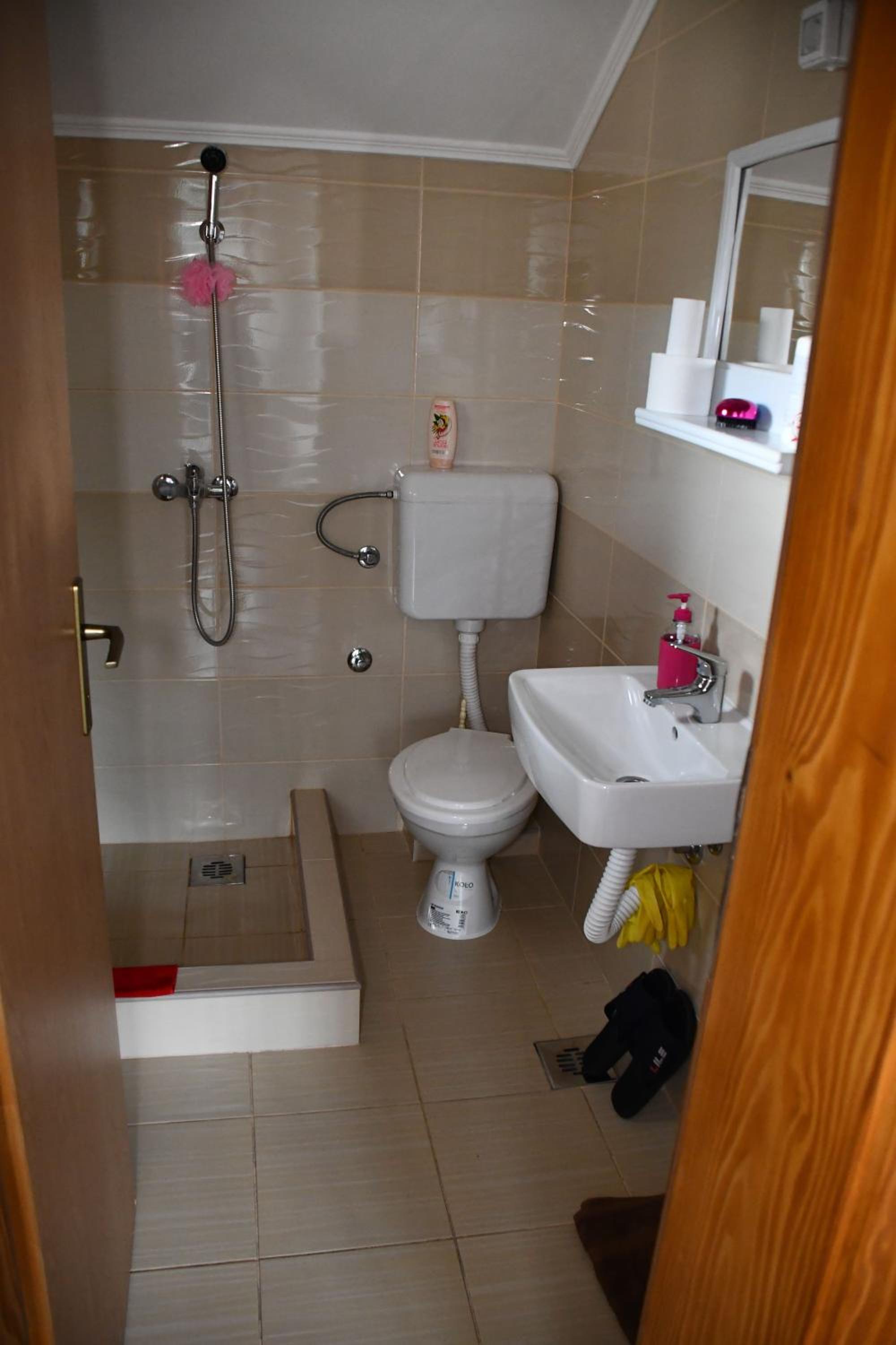 Apartment and rooms Konak
