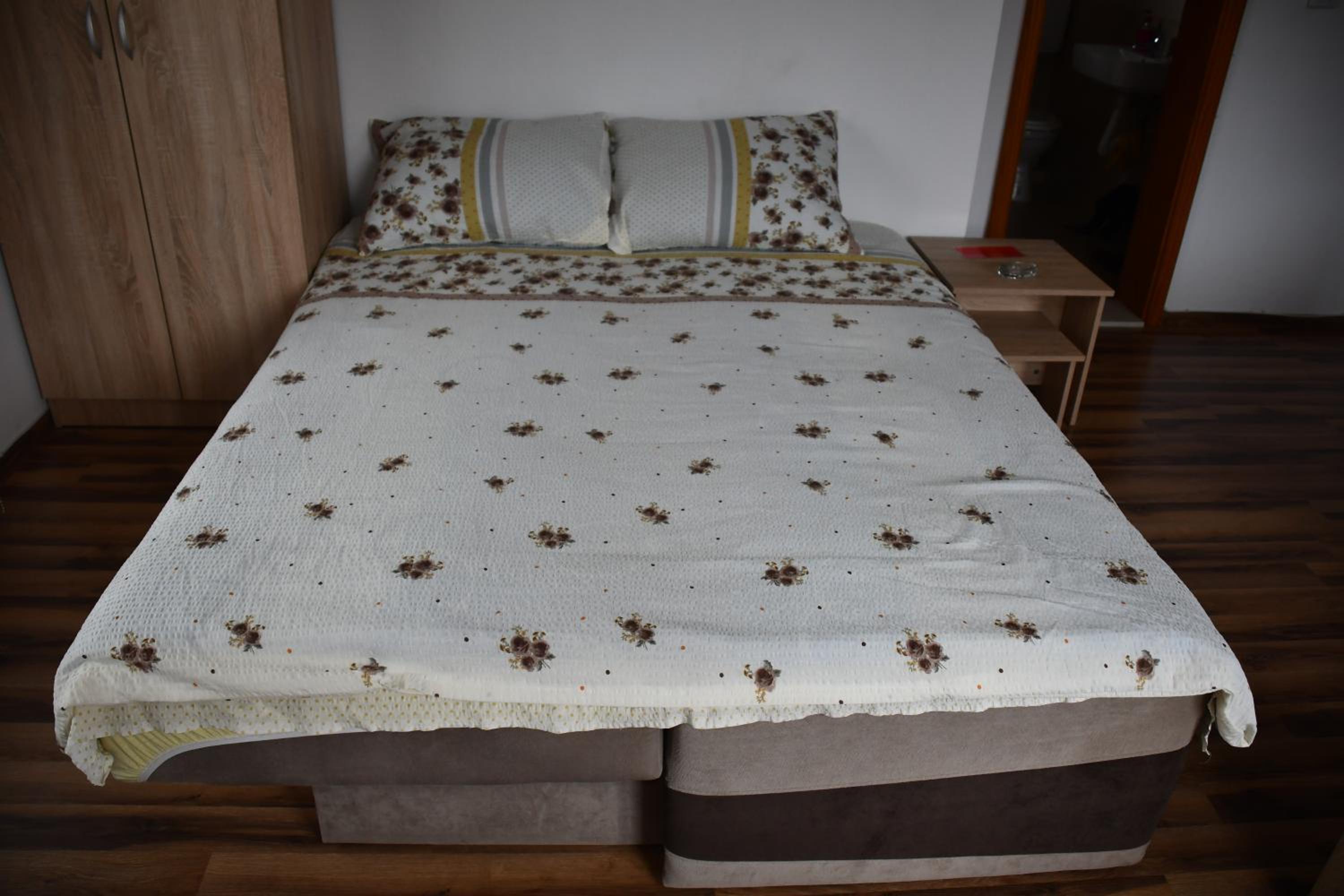Apartment and rooms Konak