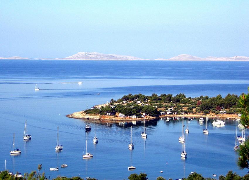 Apartman JADRANKO Murter in a quiet environment near the center and the beach view 4