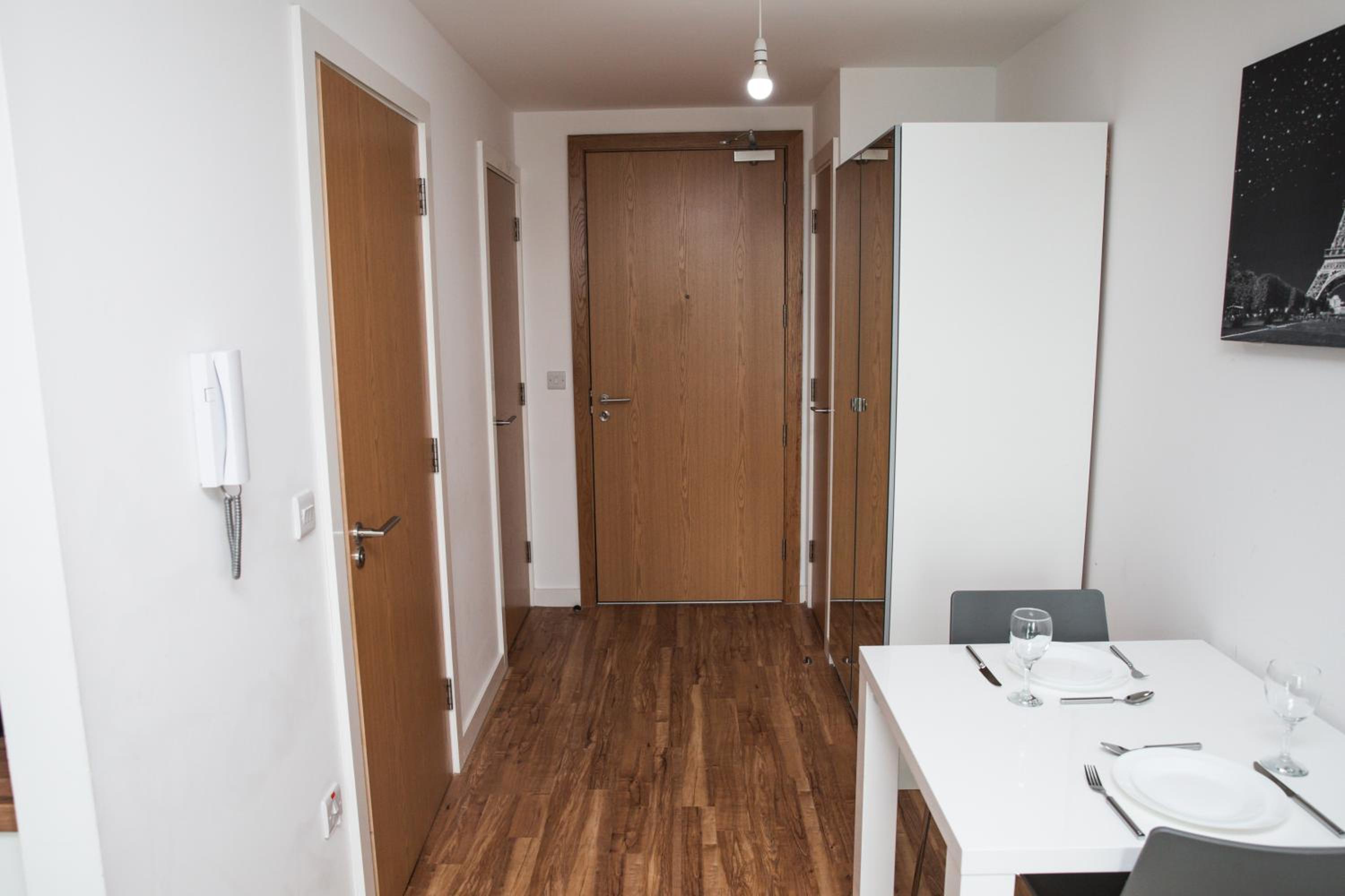 Studio Apartments Free street parking subject to availability photo 5