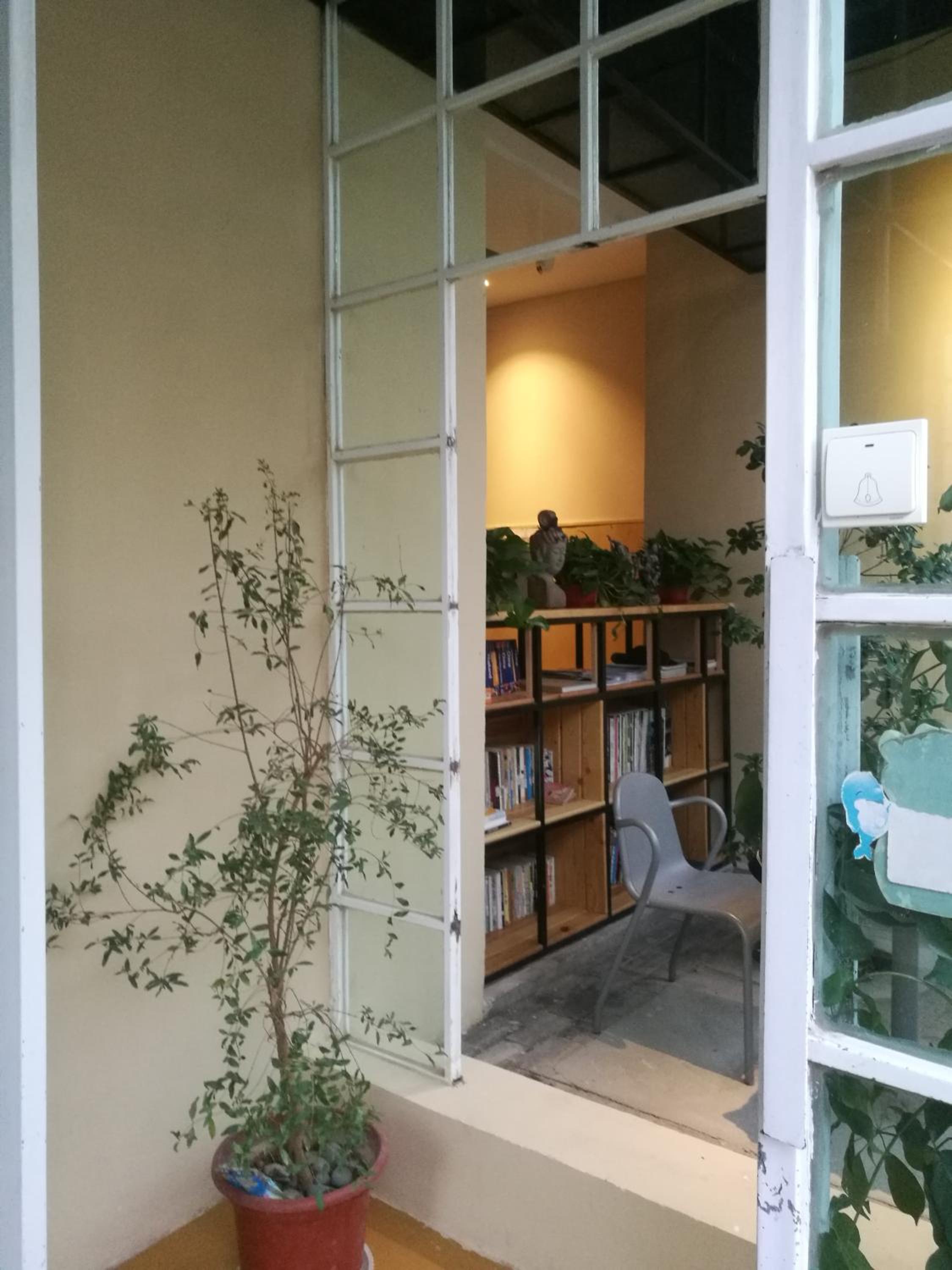 Right Here Hotel (Dunhuang International Youth Hostel)