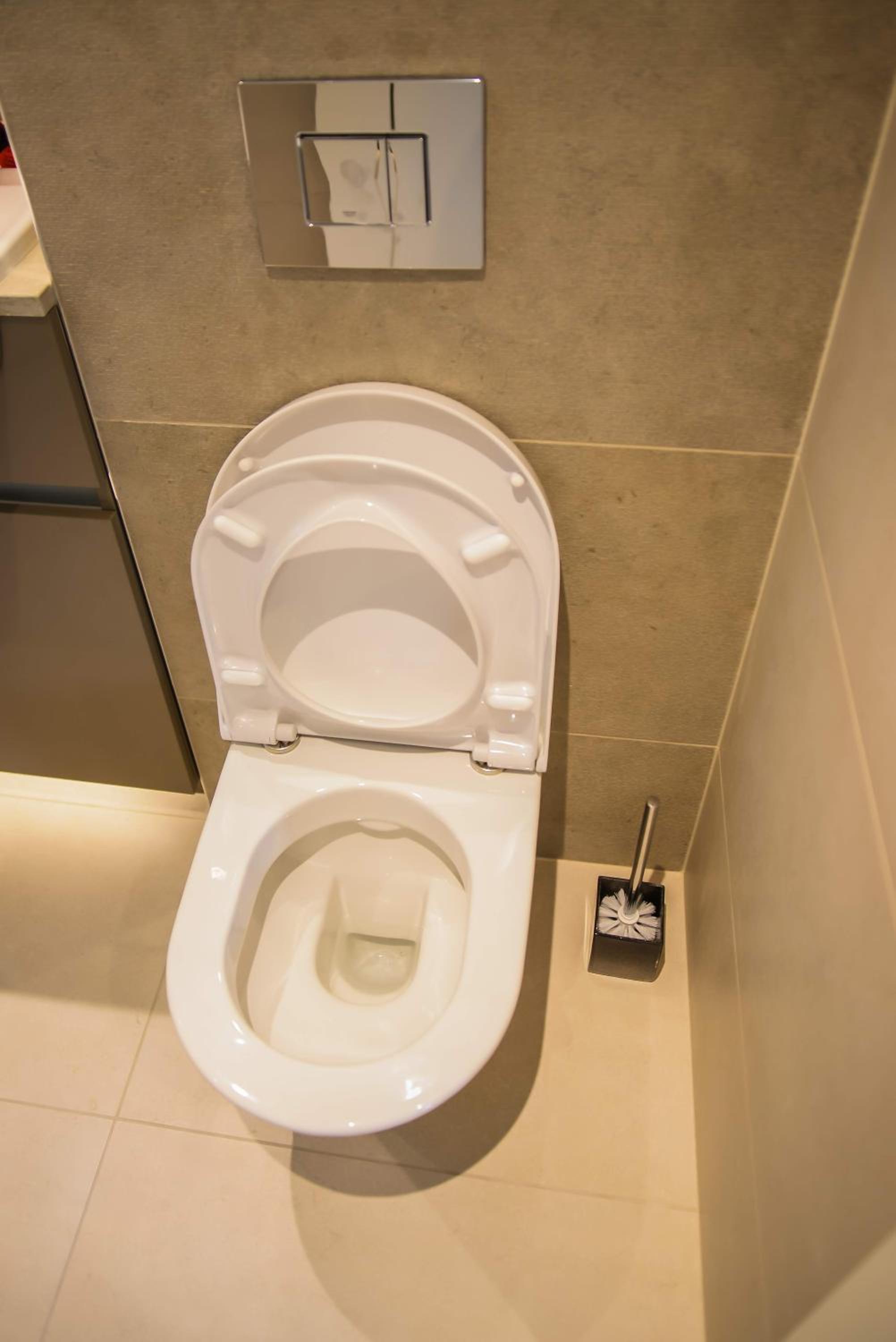 Thames View 2 Bed Apartment With Balcony