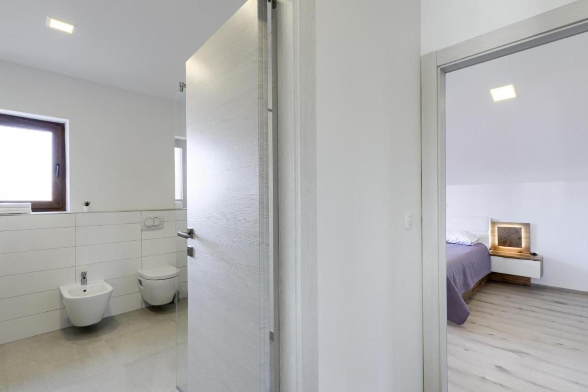 Photo 68