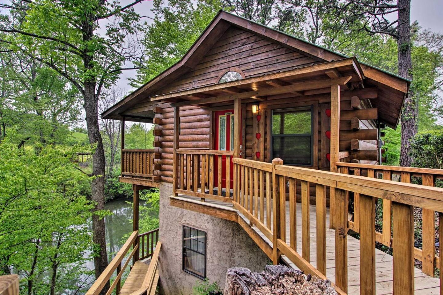 Hotel River Rush- Cozy Riverfront Cabin - 5 Mi. To Pigeon Forge