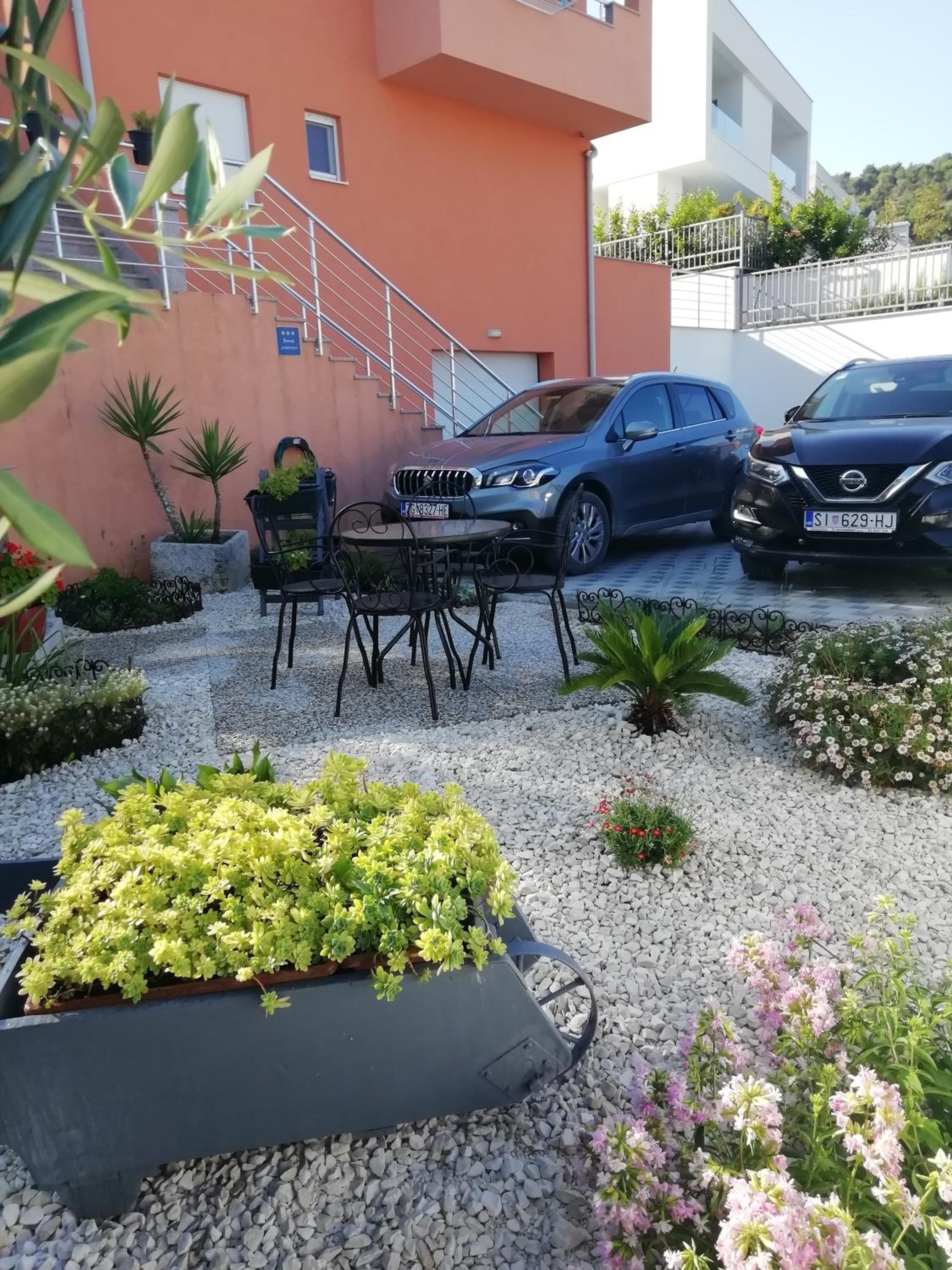 Tomena apartments