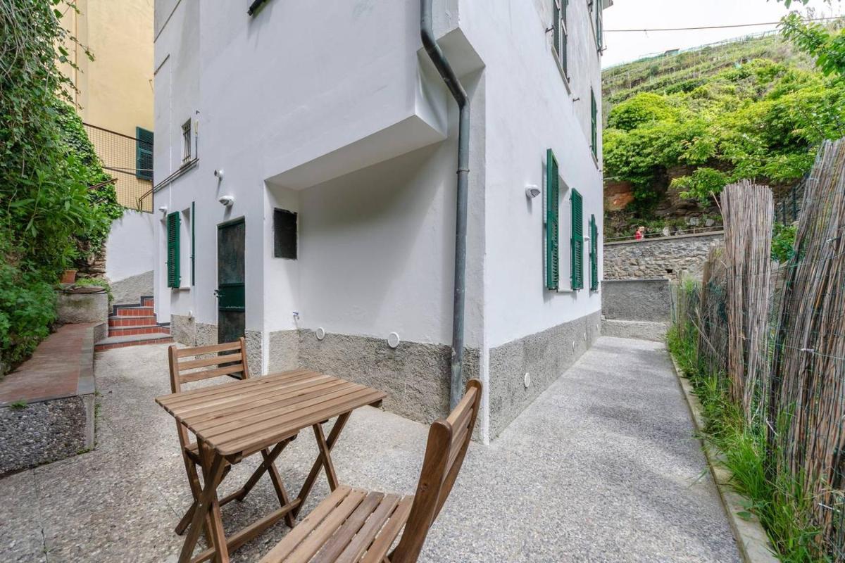 ALTIDO Family Flat with little patio, Cinque Terre view 2