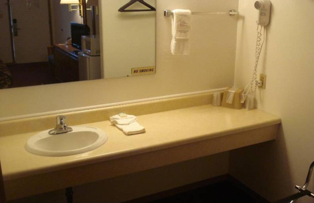 New York City Vacations - Yorkshire Motel - Property Image 6