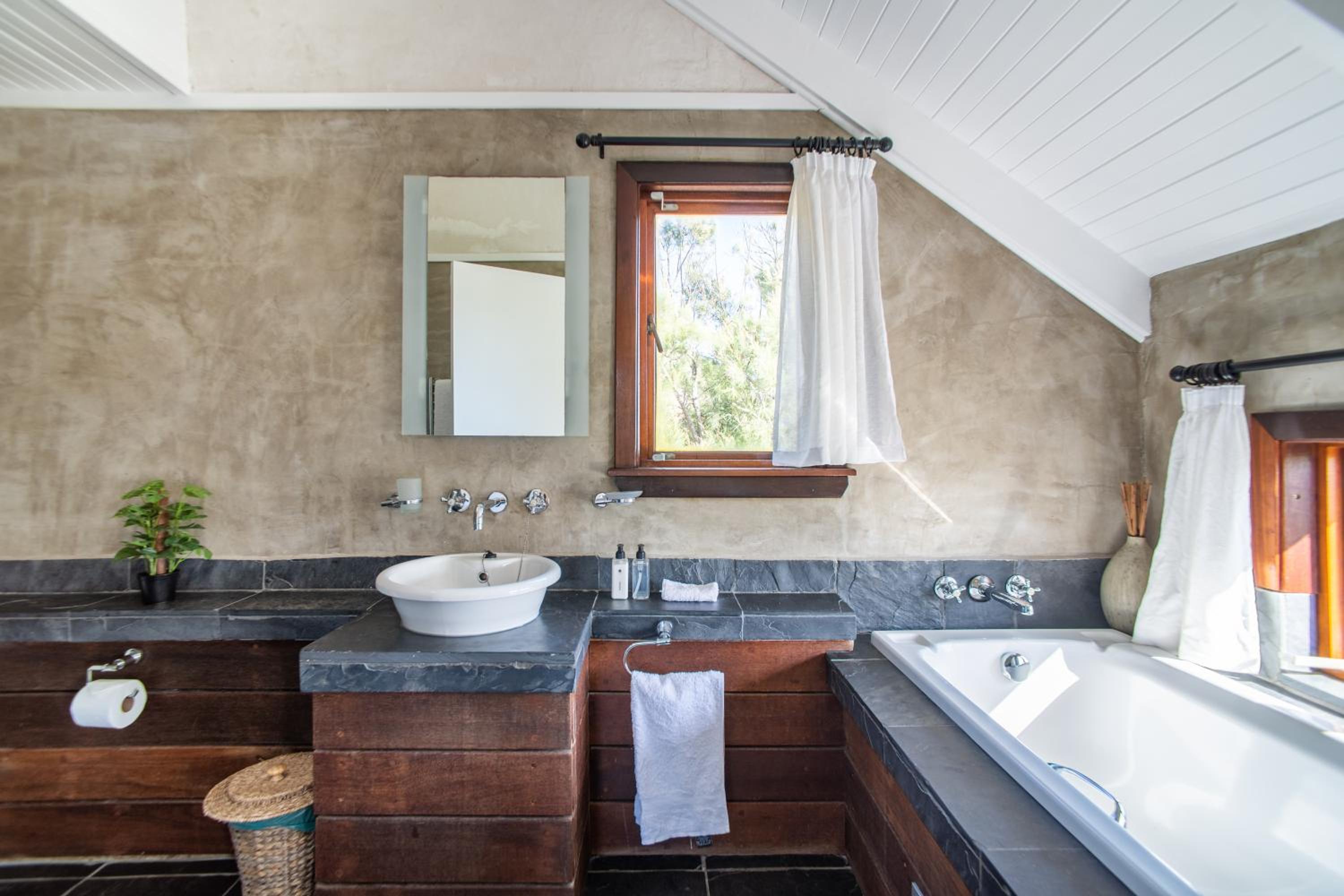 African Violet Guest Suites
