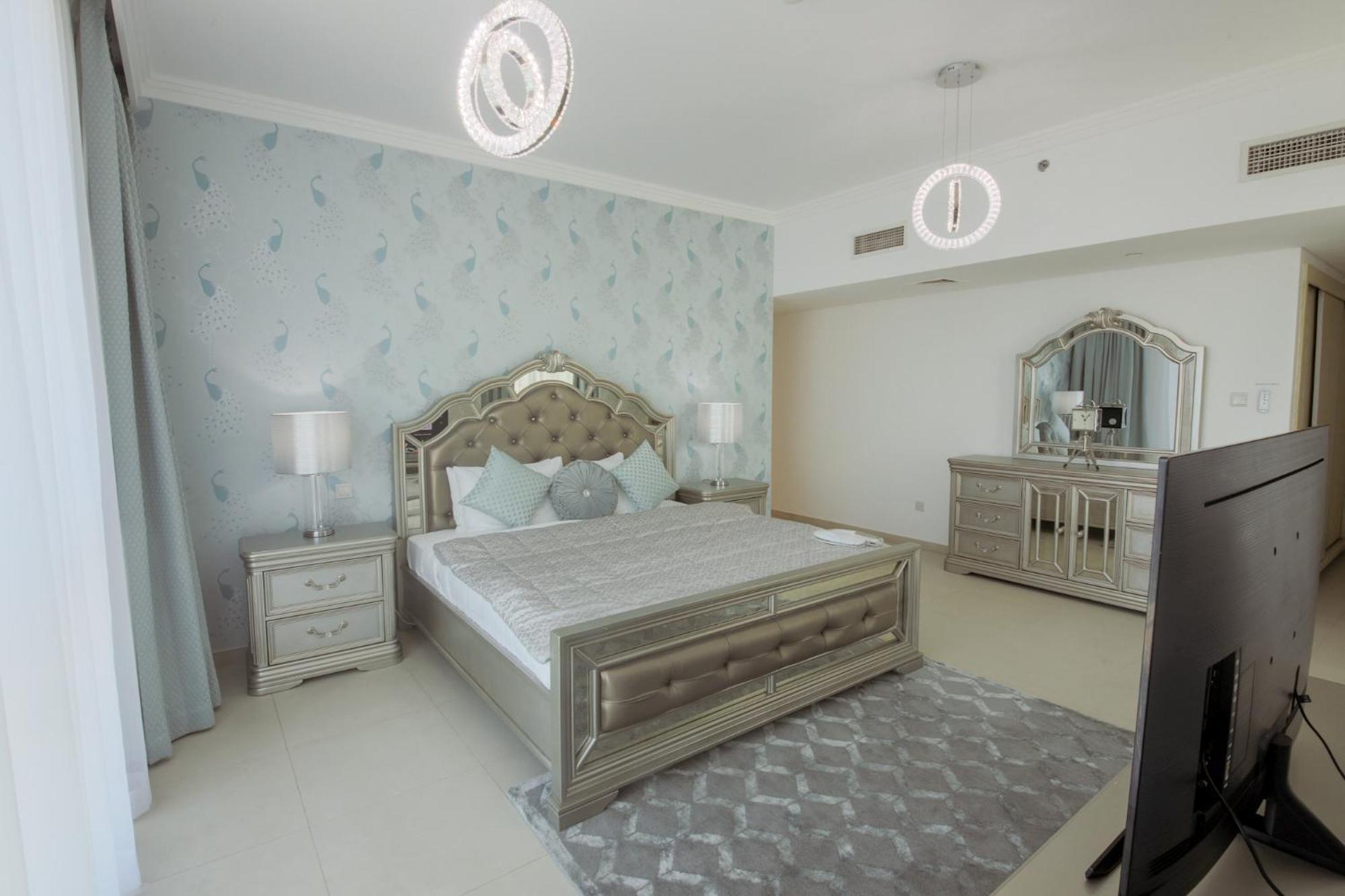 Stunning 5* 4BR-Oceanfront-Apartment