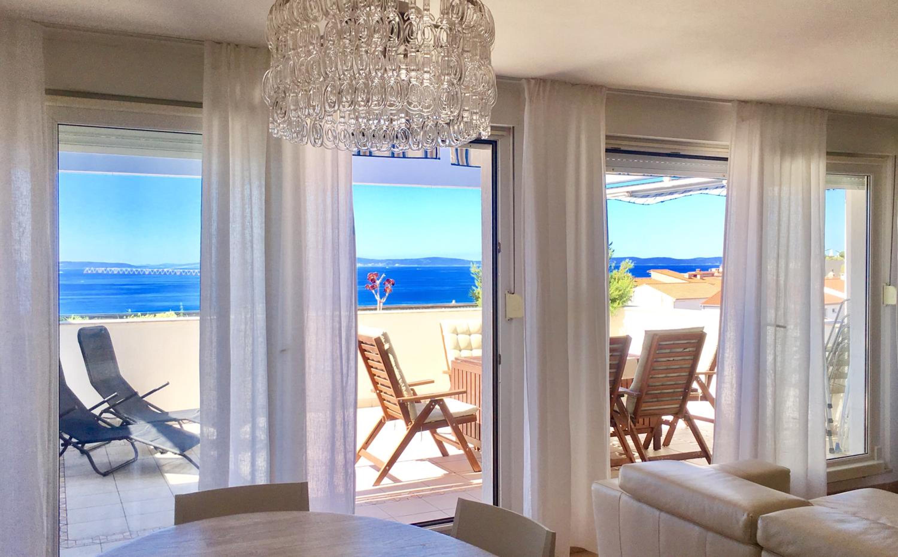 Lux View Beach Apt en Split — balance & terrace
