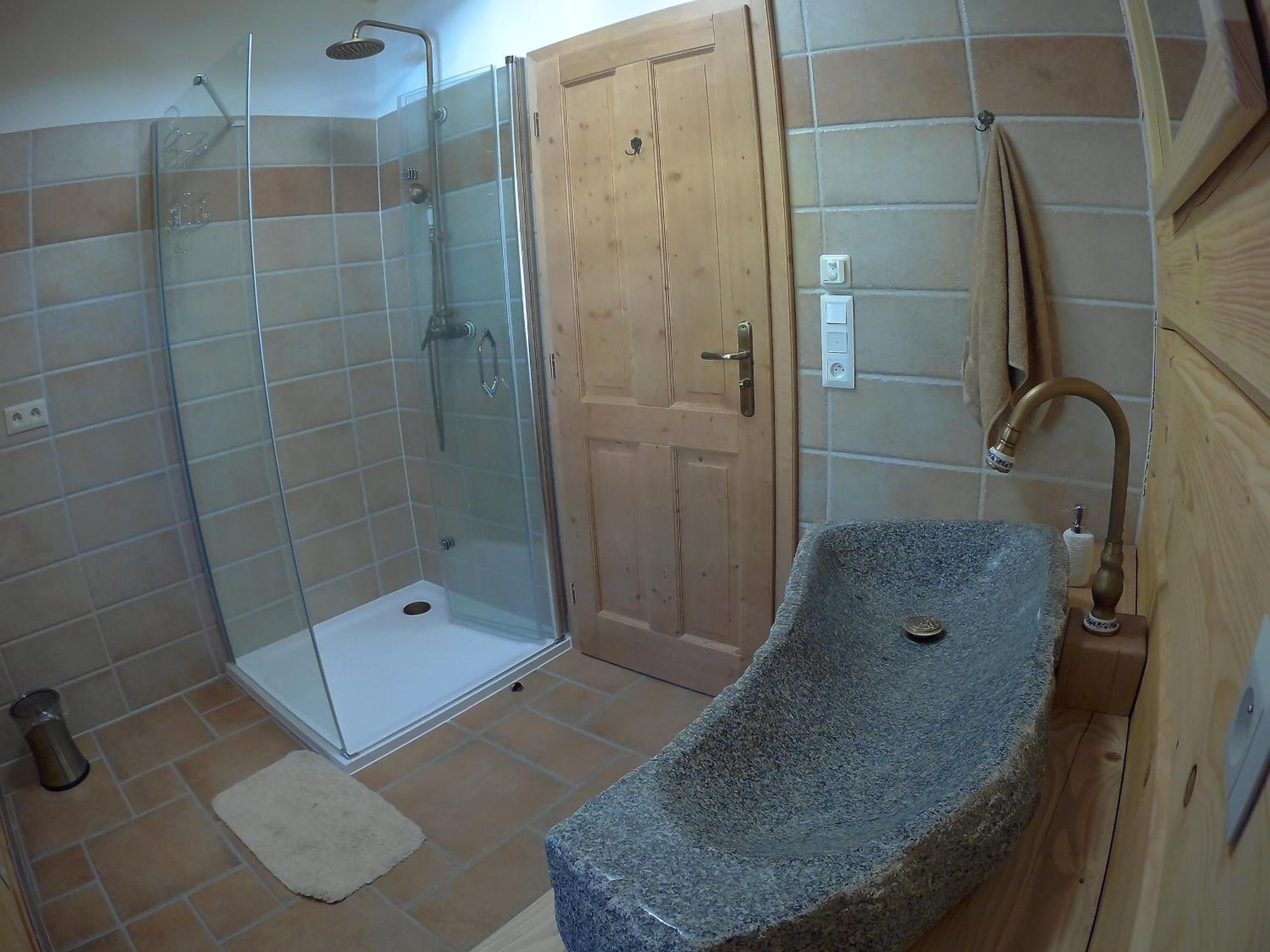 Photo 33