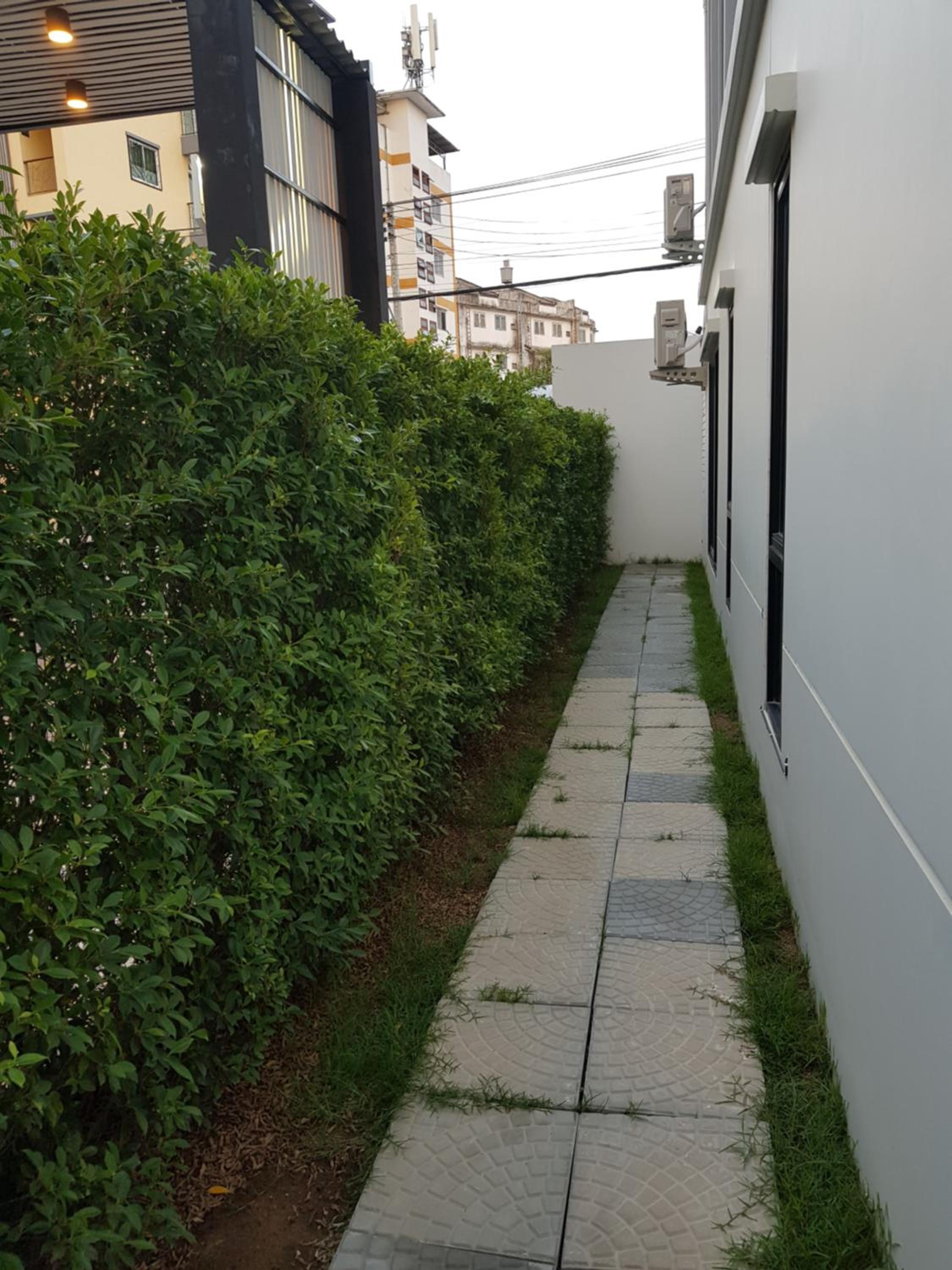 Townhouse 5 mins from Central Airport plaza changmai view 3