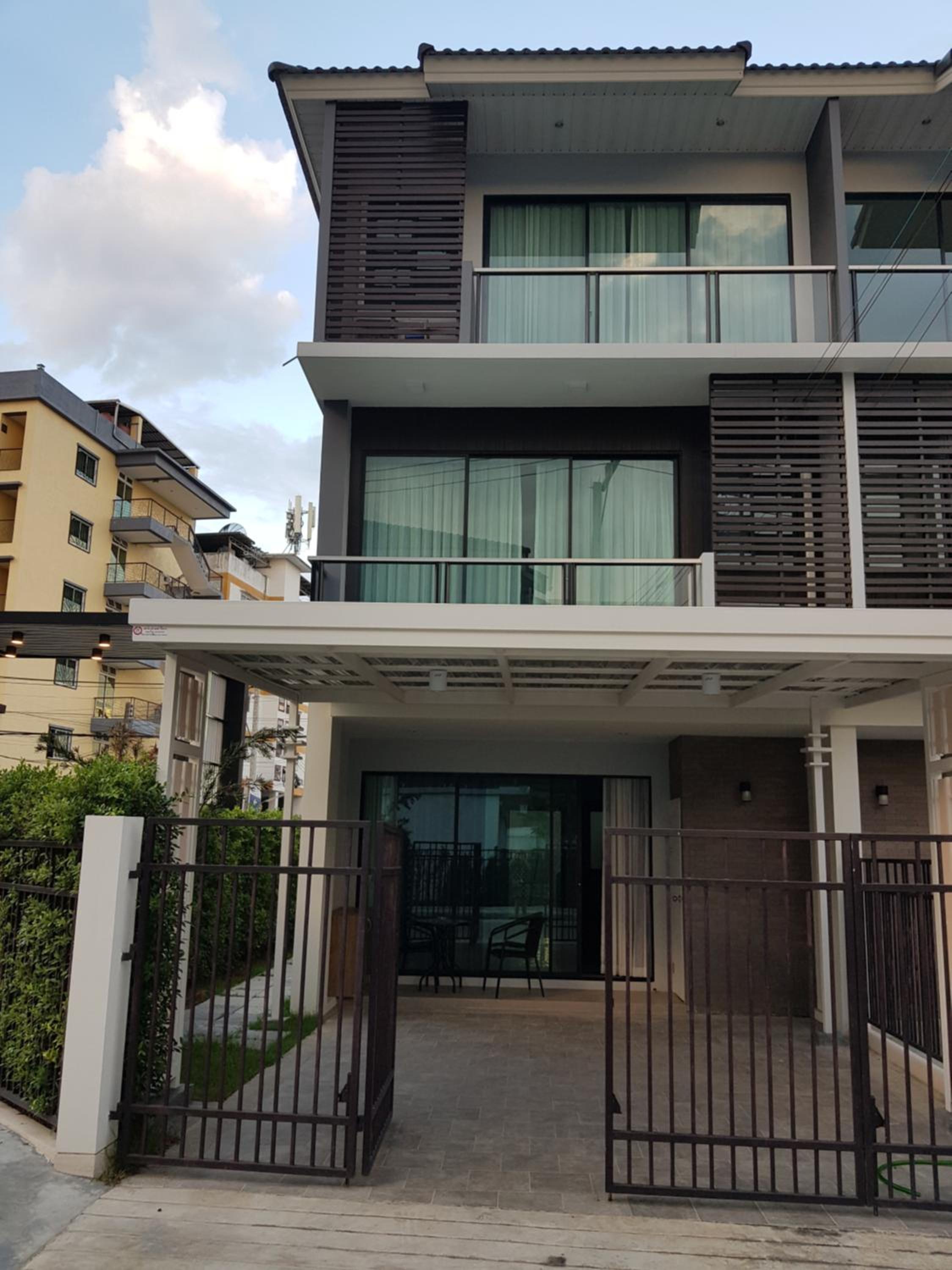 Townhouse 5 mins from Central Airport plaza changmai view 2