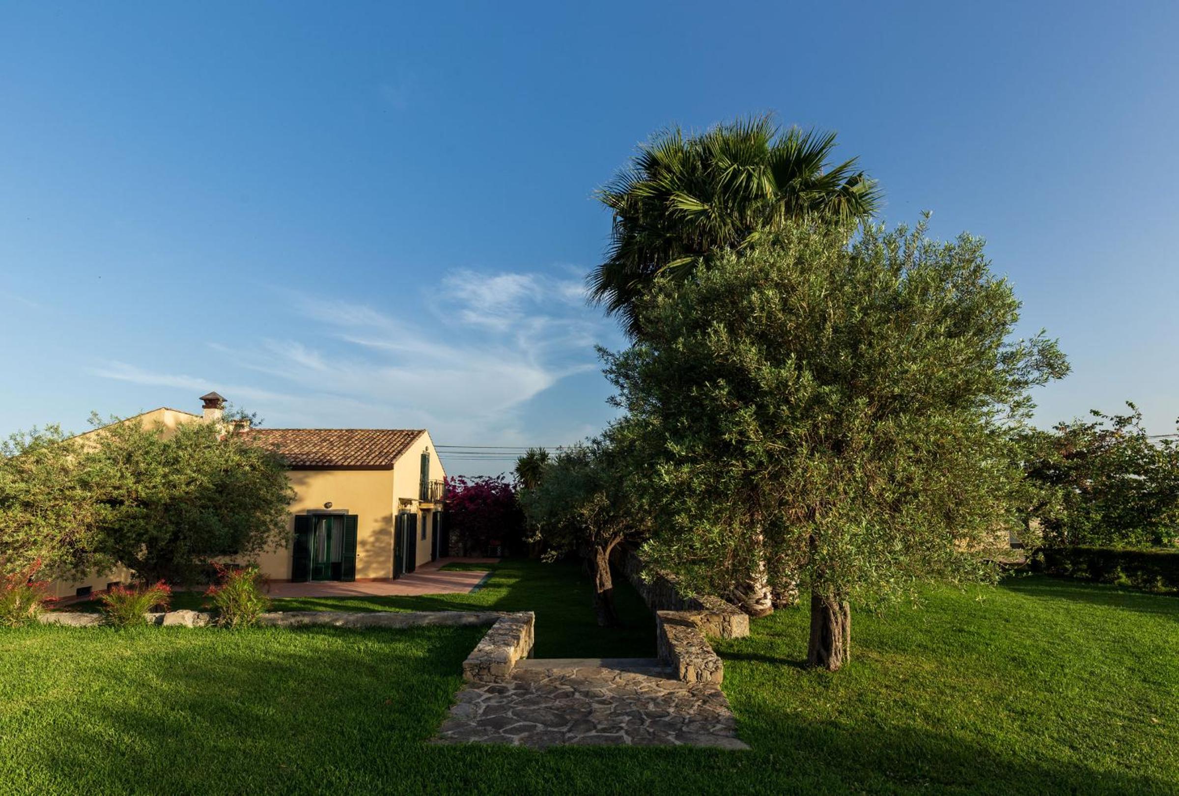 Le case del Principe-Villa Alliata Taormina country view 3