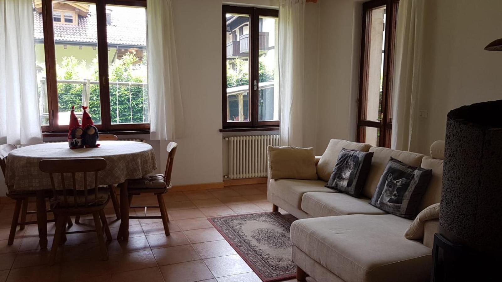 Alisea Home en Pinzolo — hotel room