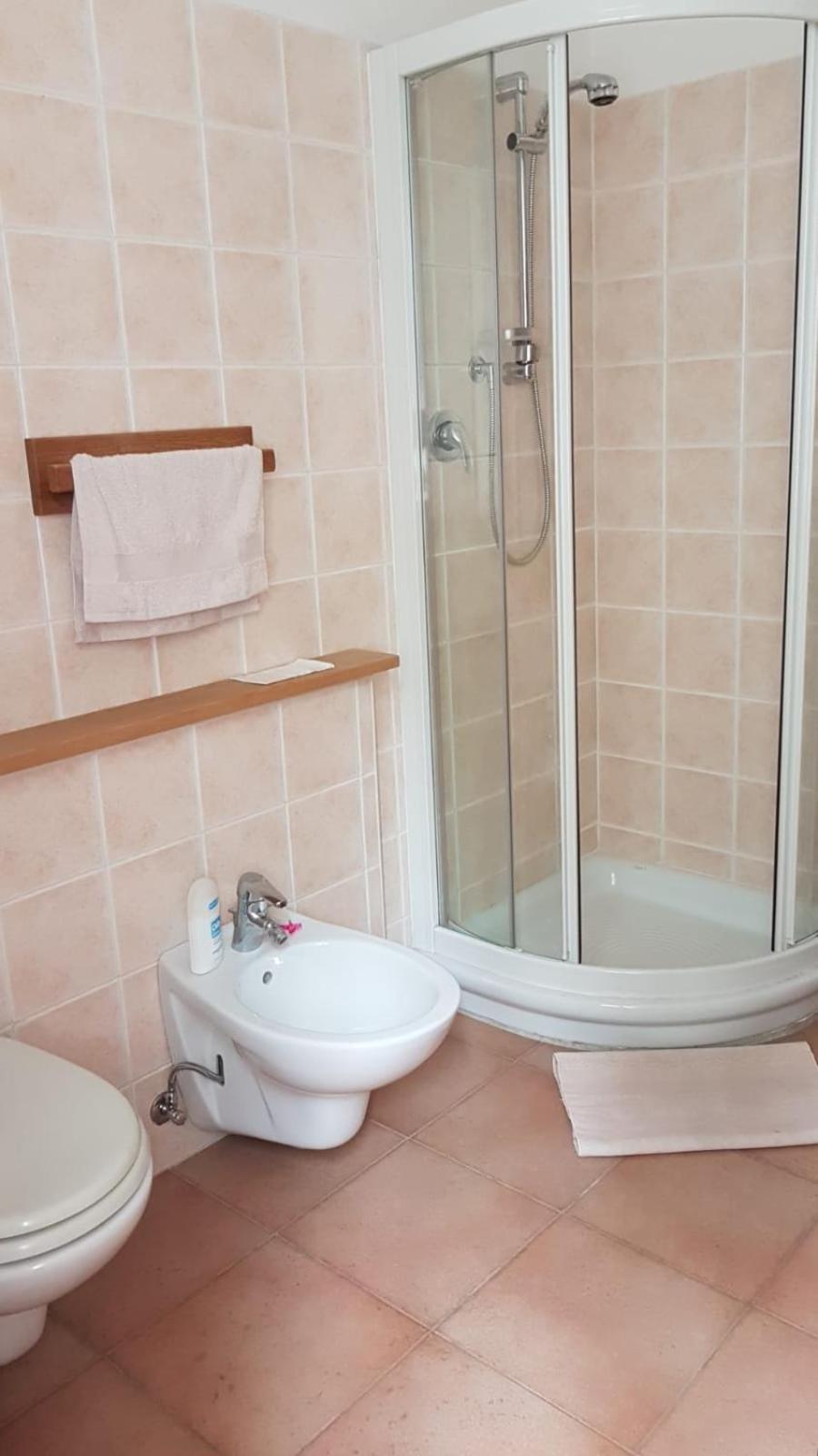Alisea Home en Pinzolo — bathroom