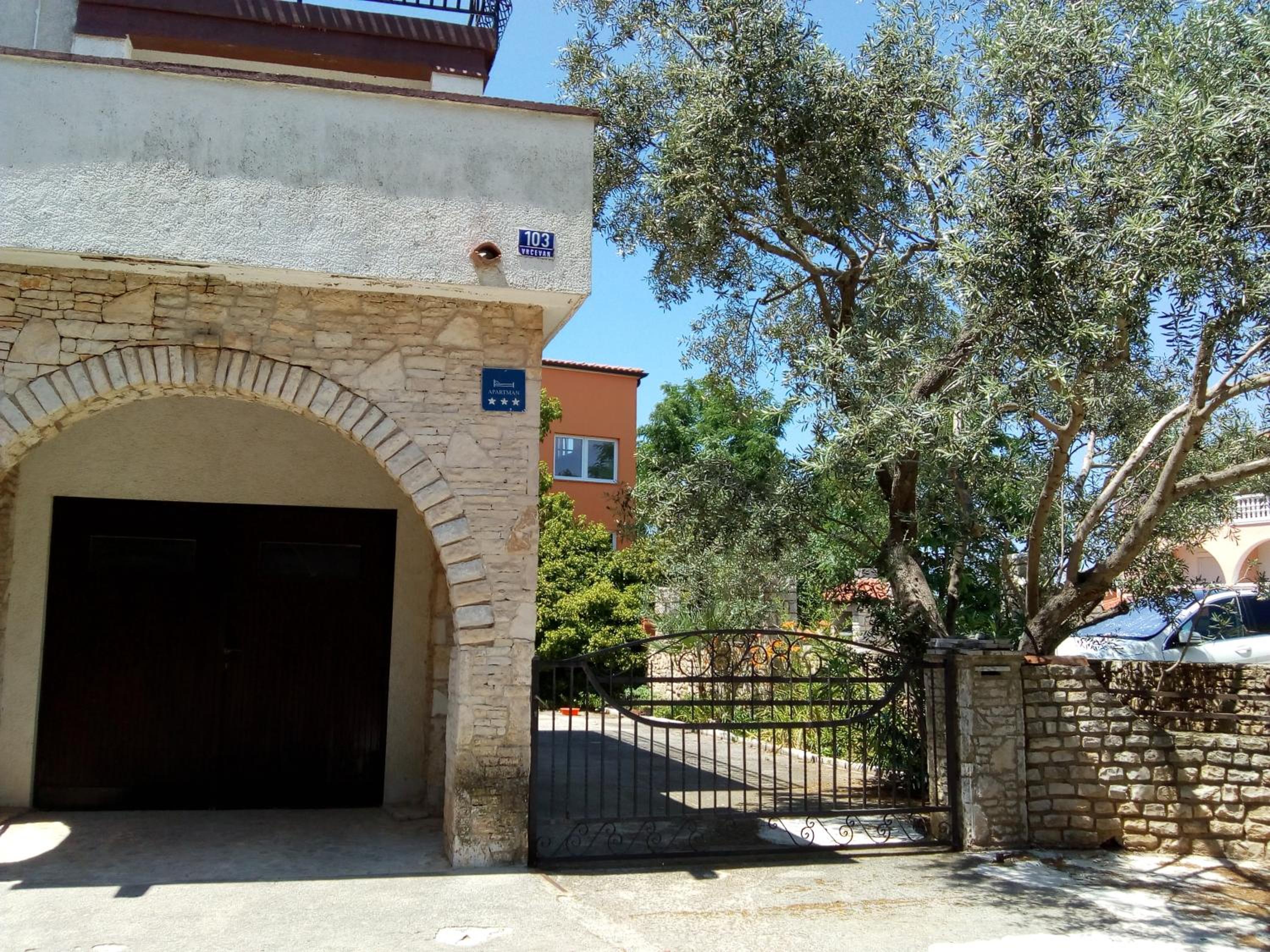 Apartments Dora
