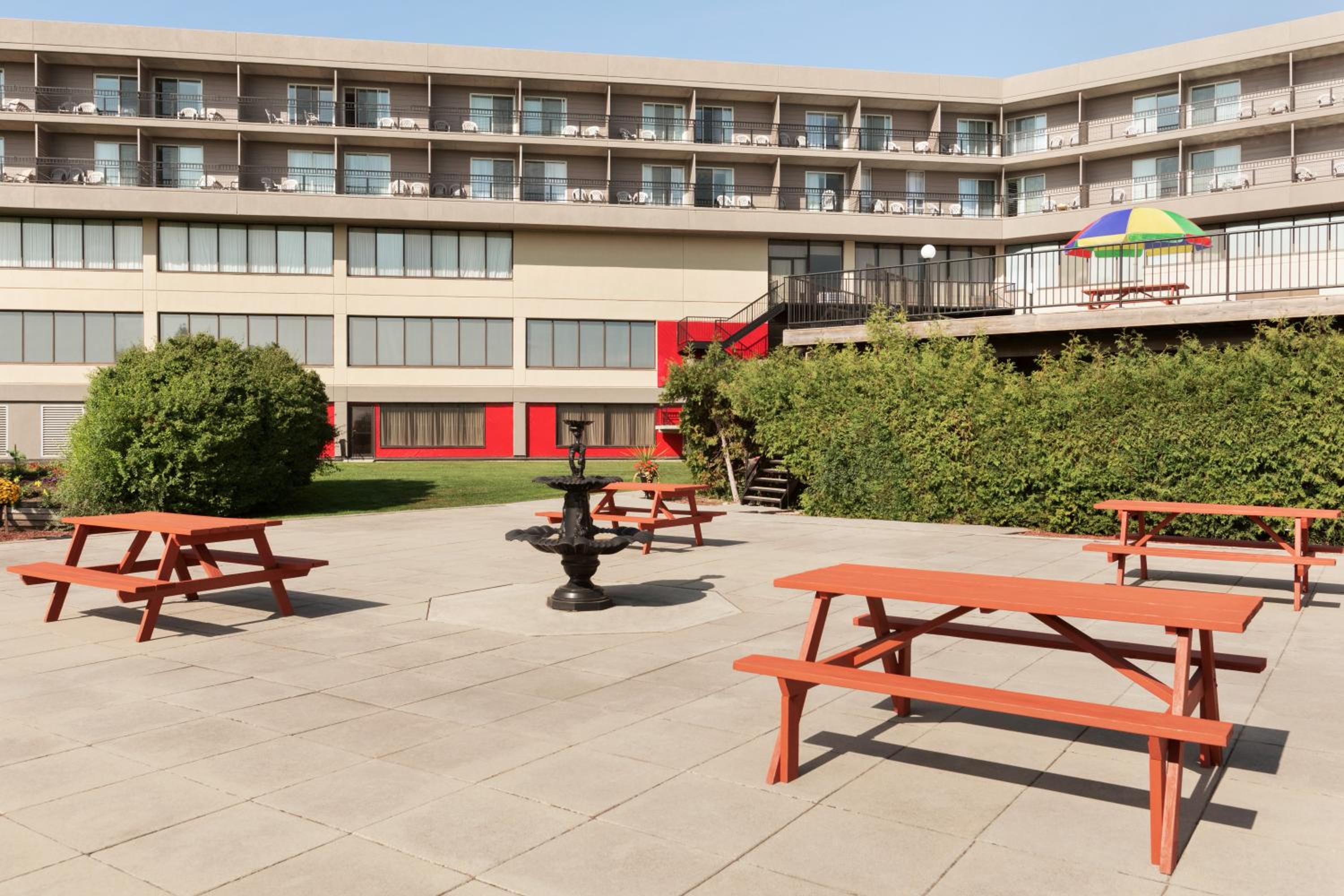 Belleville Vacations - Ramada by Wyndham Belleville Harbourview Conference Center - Property Image 37