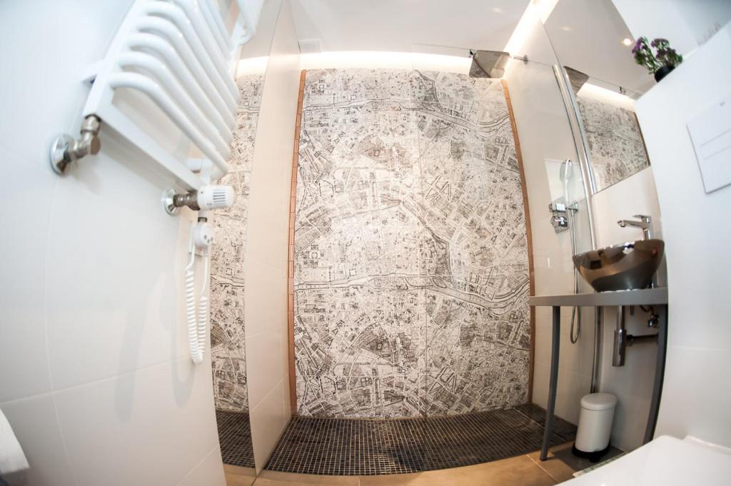 Amelia Suite view 2