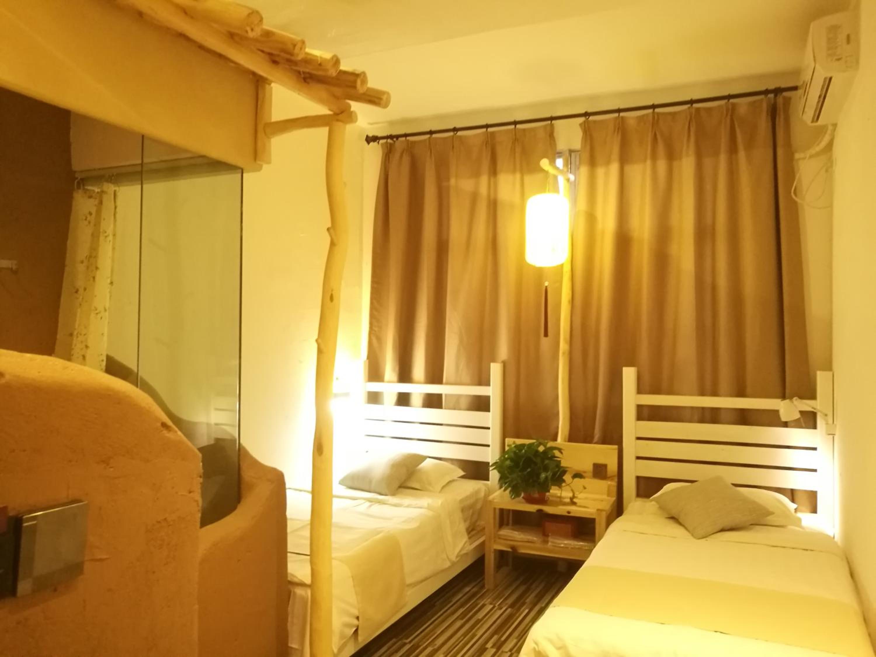 Right Here Hotel (Dunhuang International Youth Hostel)