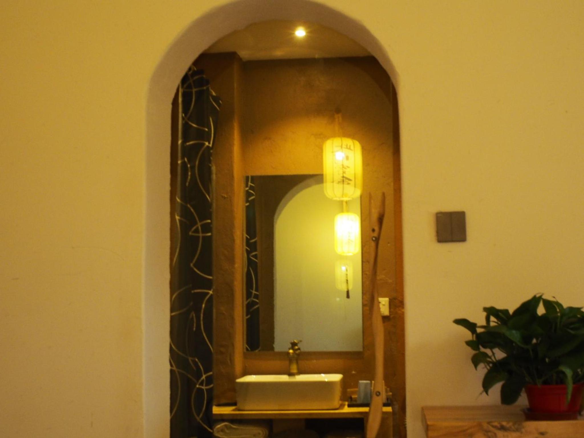 Right Here Hotel (Dunhuang International Youth Hostel)