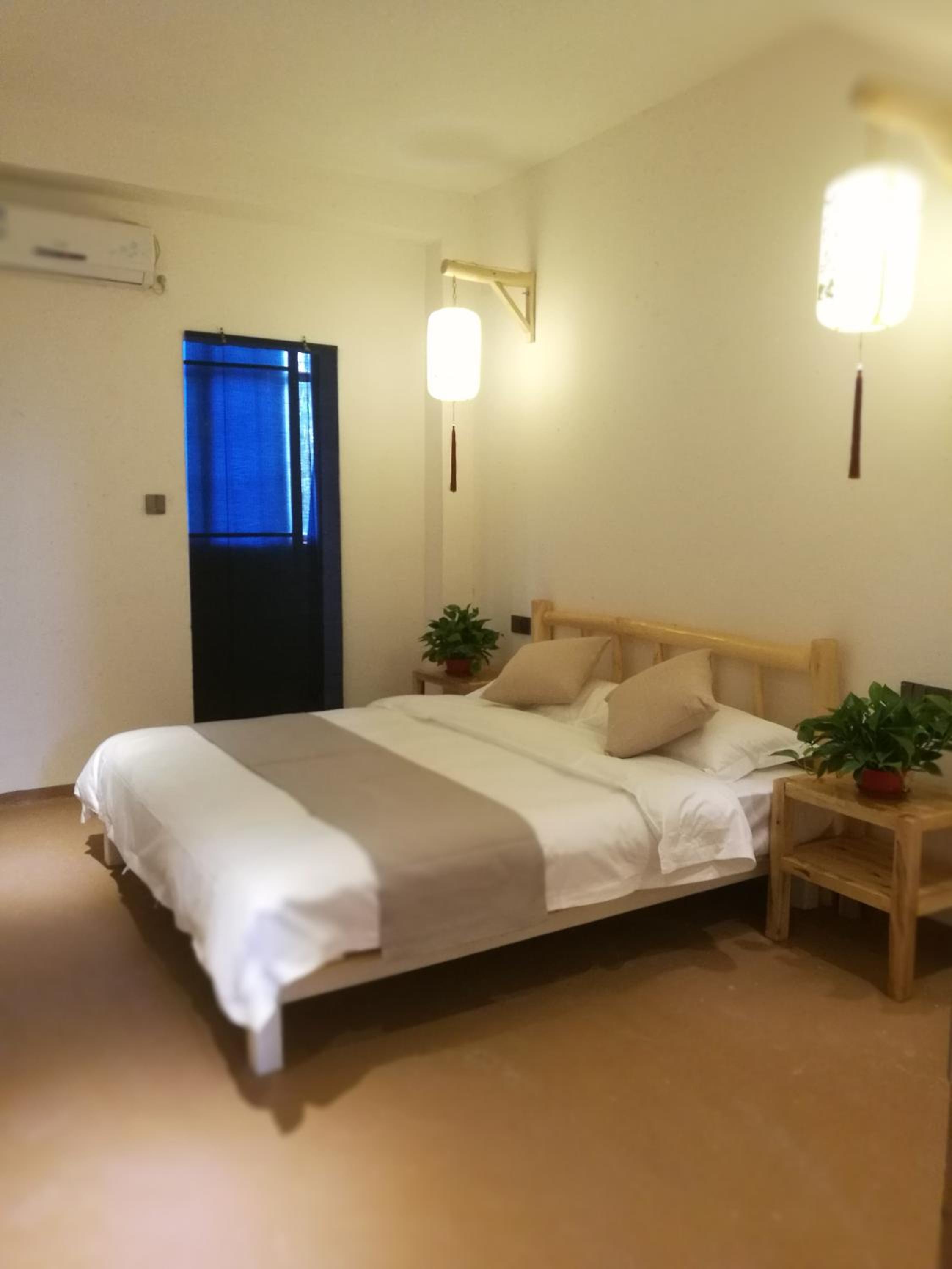 Right Here Hotel (Dunhuang International Youth Hostel)