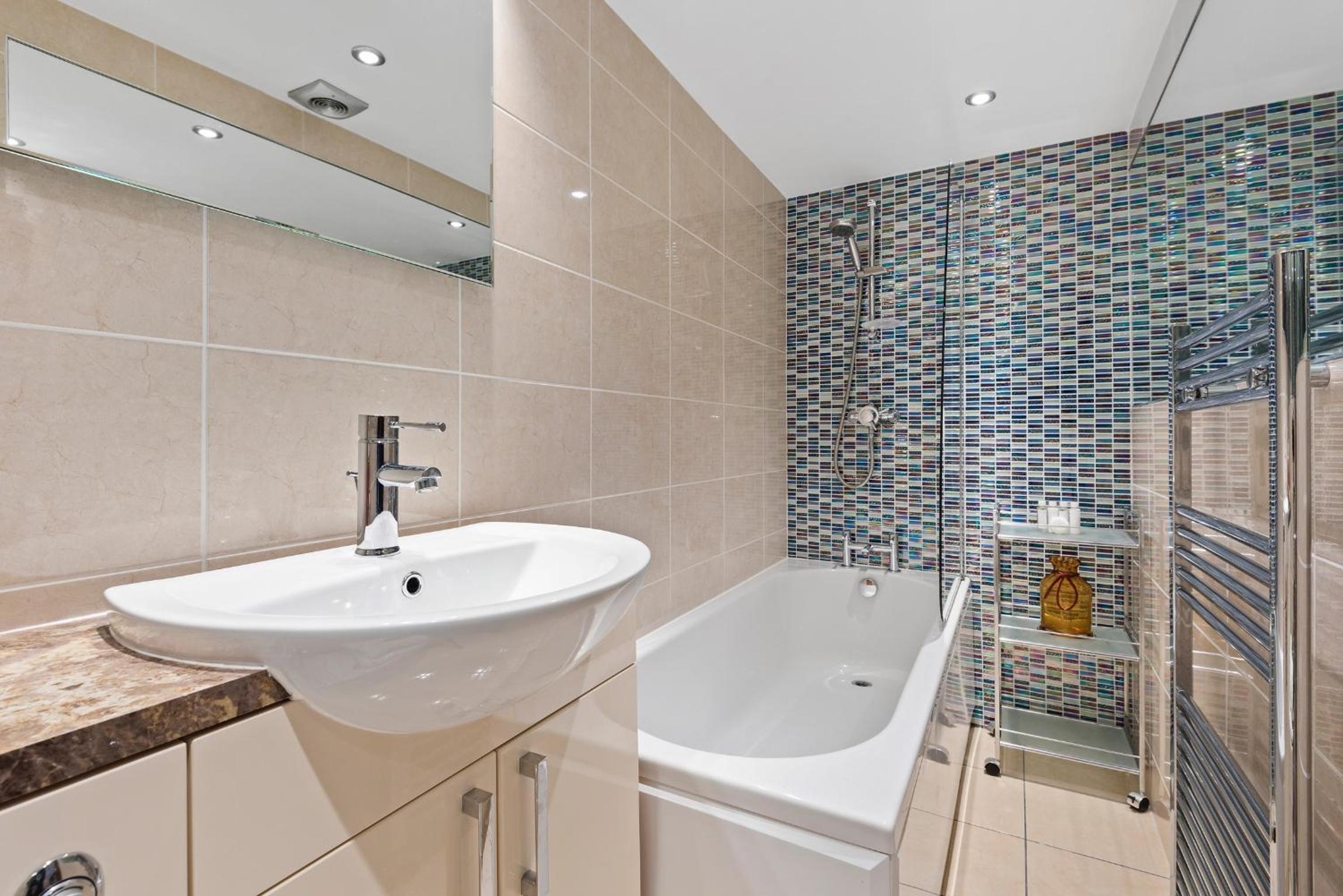 Bright Earl’s Court Apartment- SVA