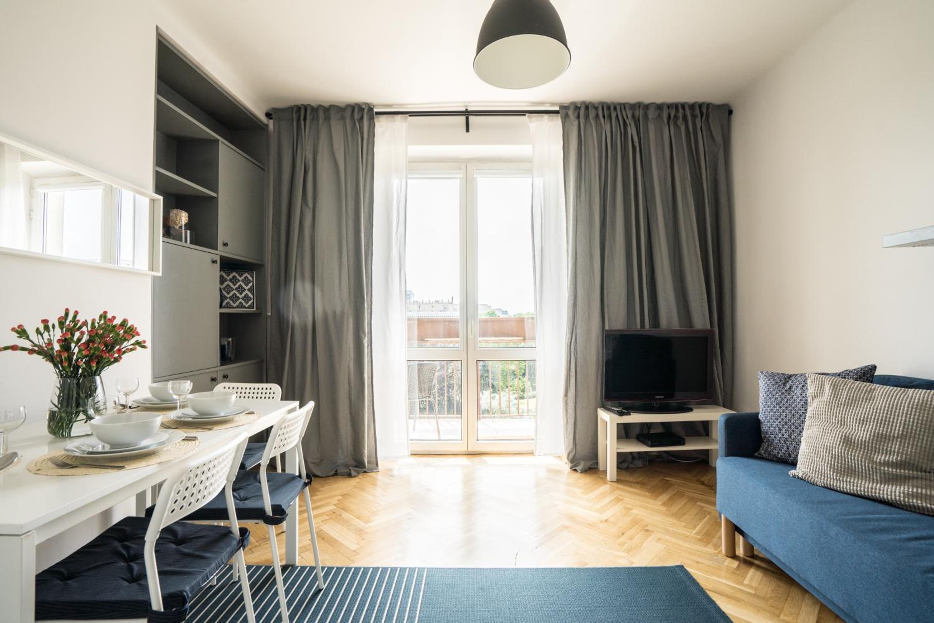 Bright, Spacious Apartment | Palace of Culture View view 2