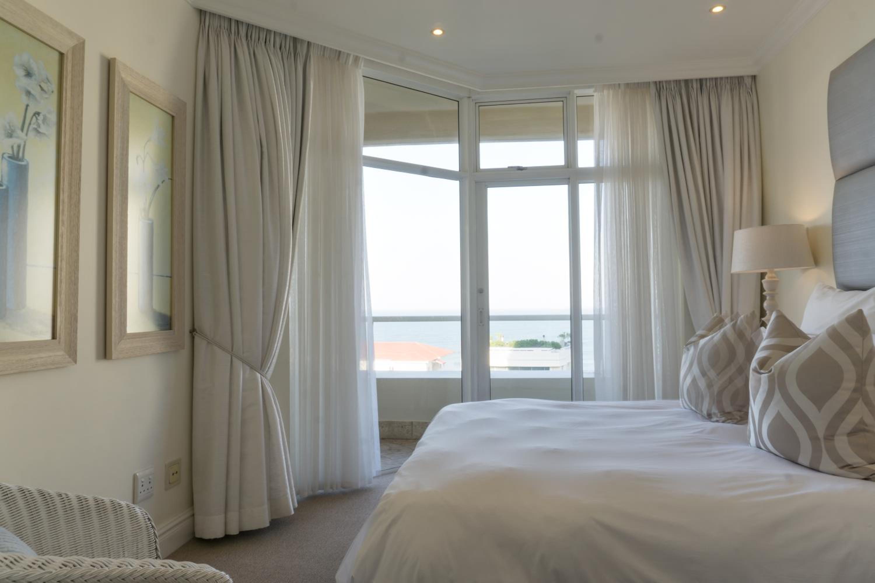 302 Oyster Schelles - by Stay in Umhlanga