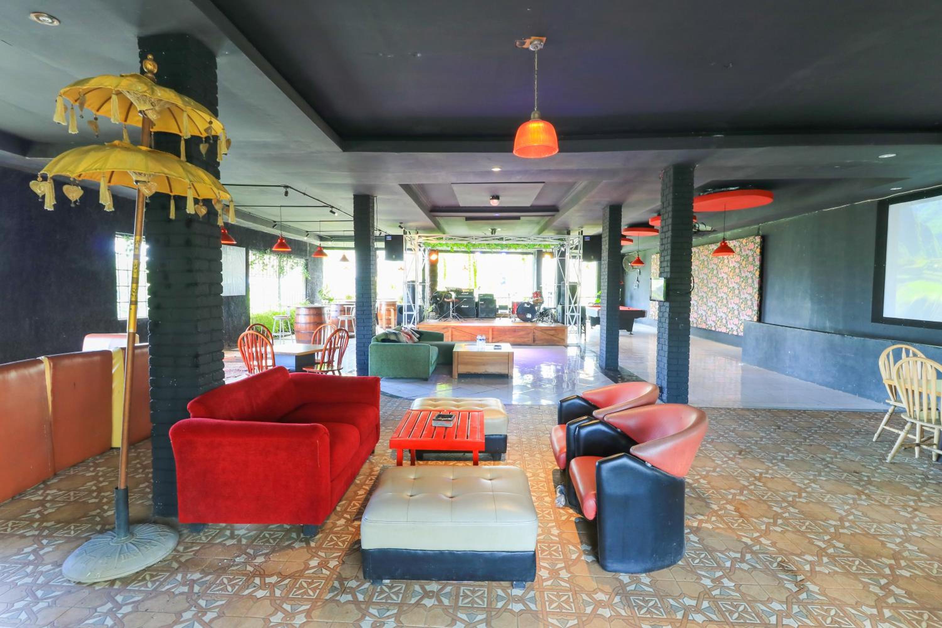 Labuana Homestay and Cafe Garden Makassar view 5