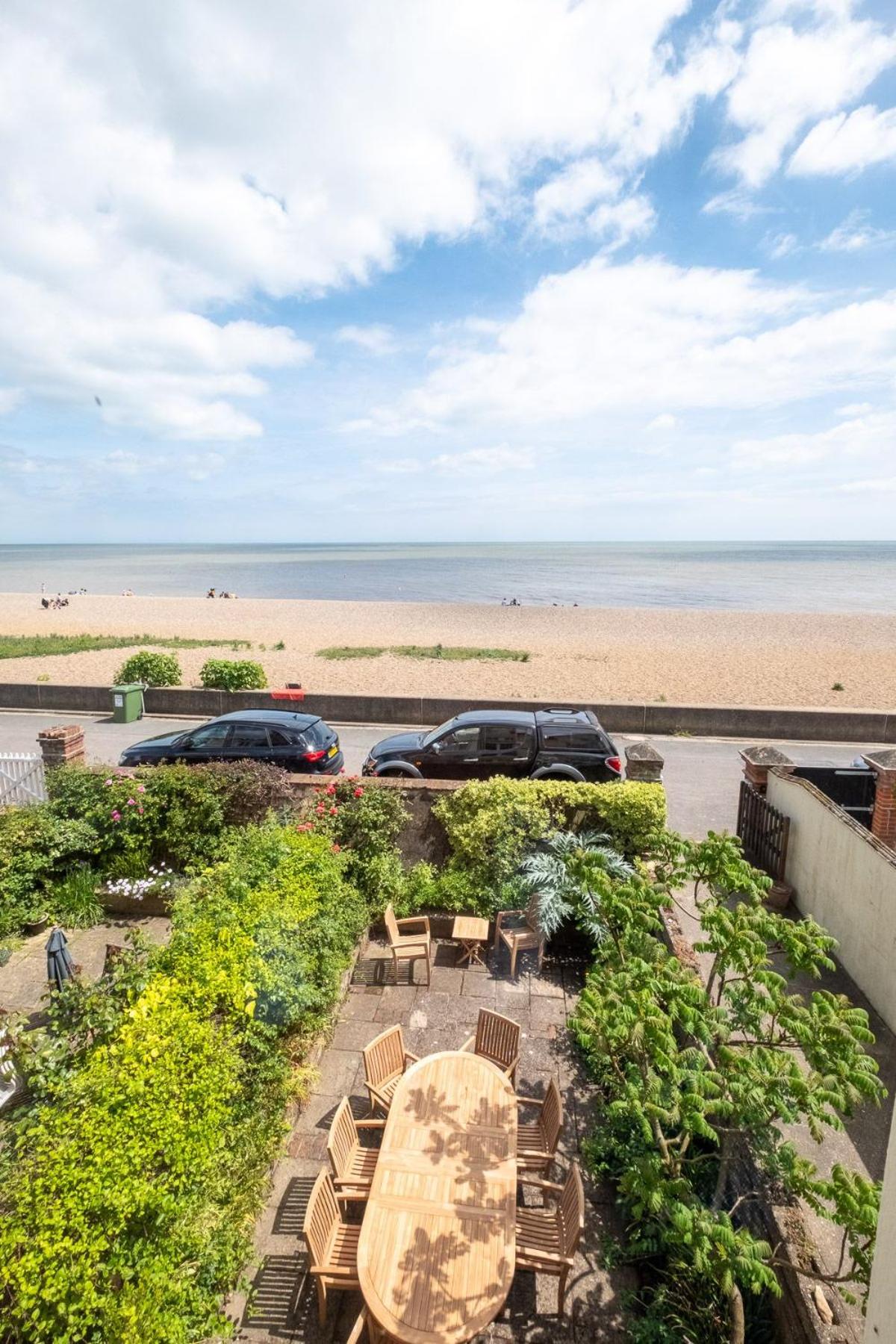 Stoney Beach - Aldeburgh Coastal Cottages view 2