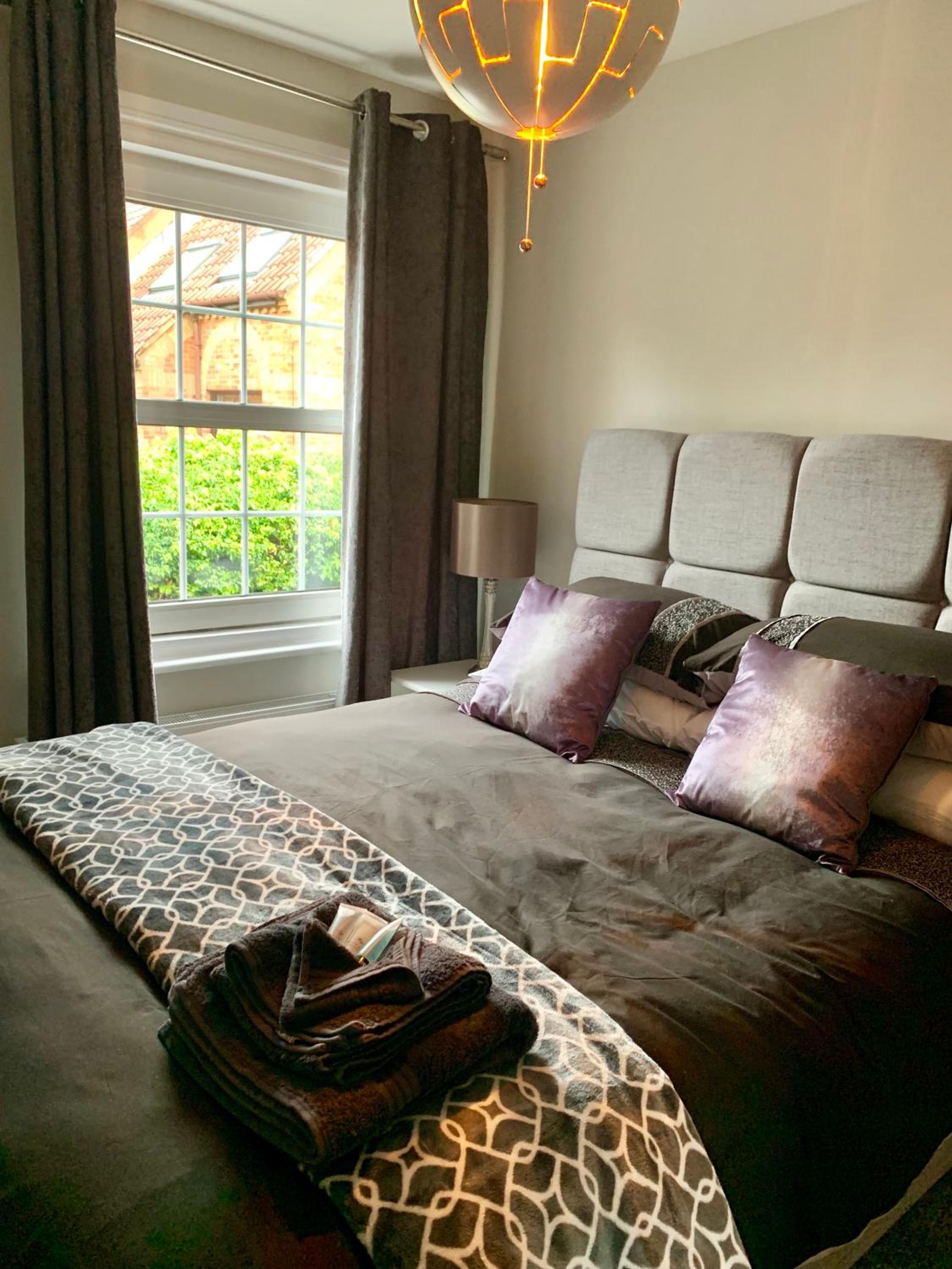 Cathedral Quarter House with free Secure Driveway Parking for 2 Cars, photo 13