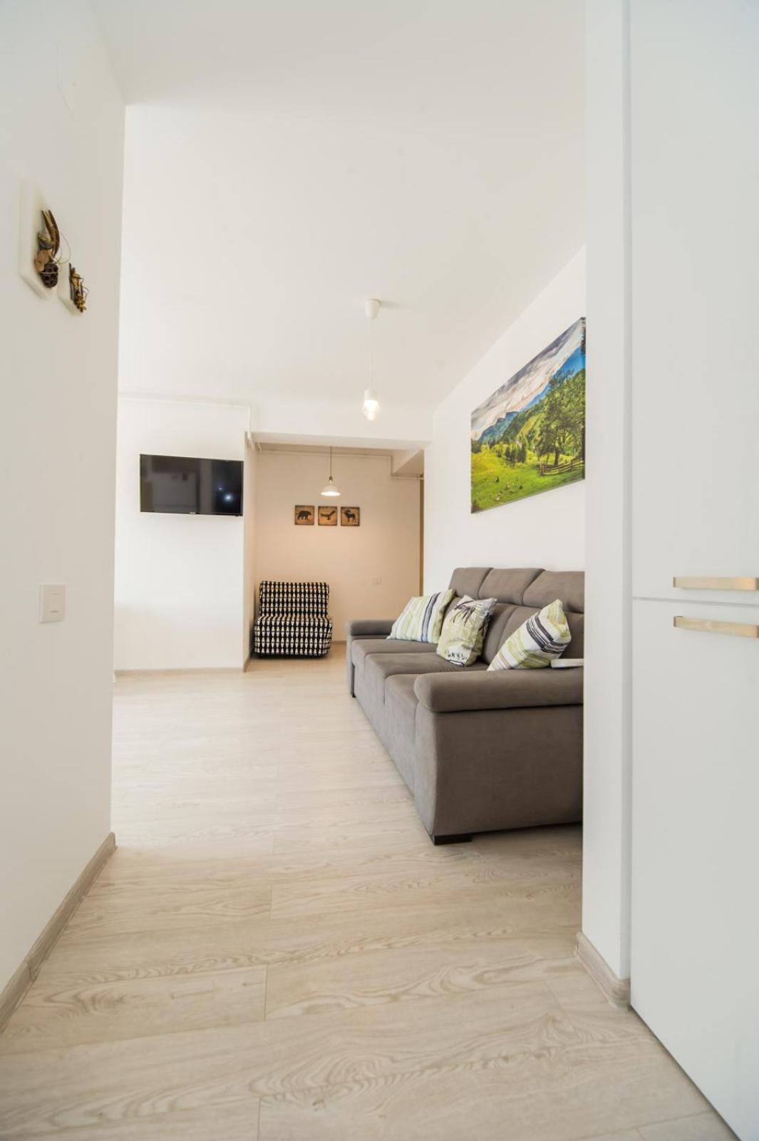 Cozy Apartment near Old Town - Free Parking view 2