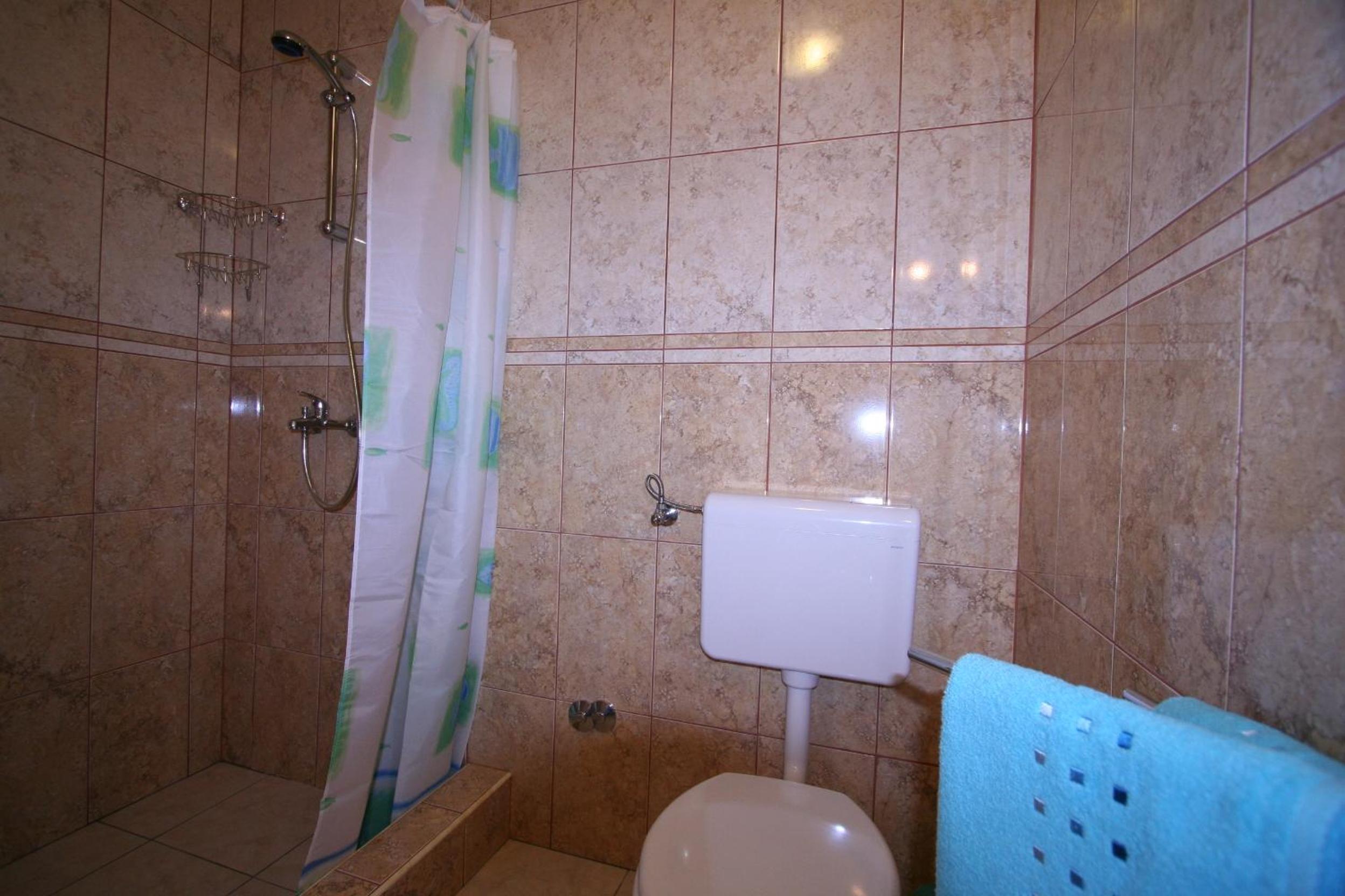 Photo 33