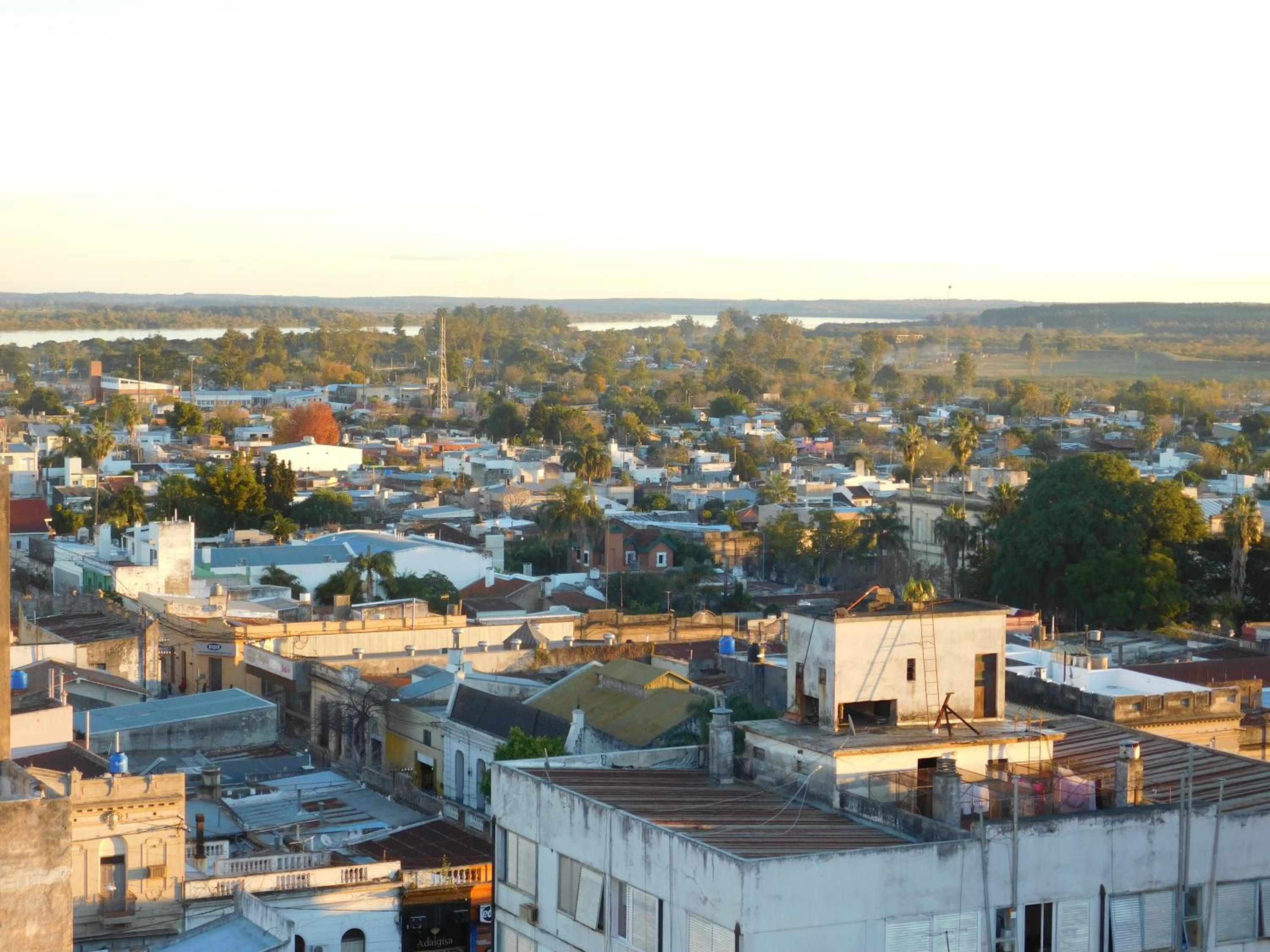 Departamento en peatonal con terraza y vista al río Uruguay