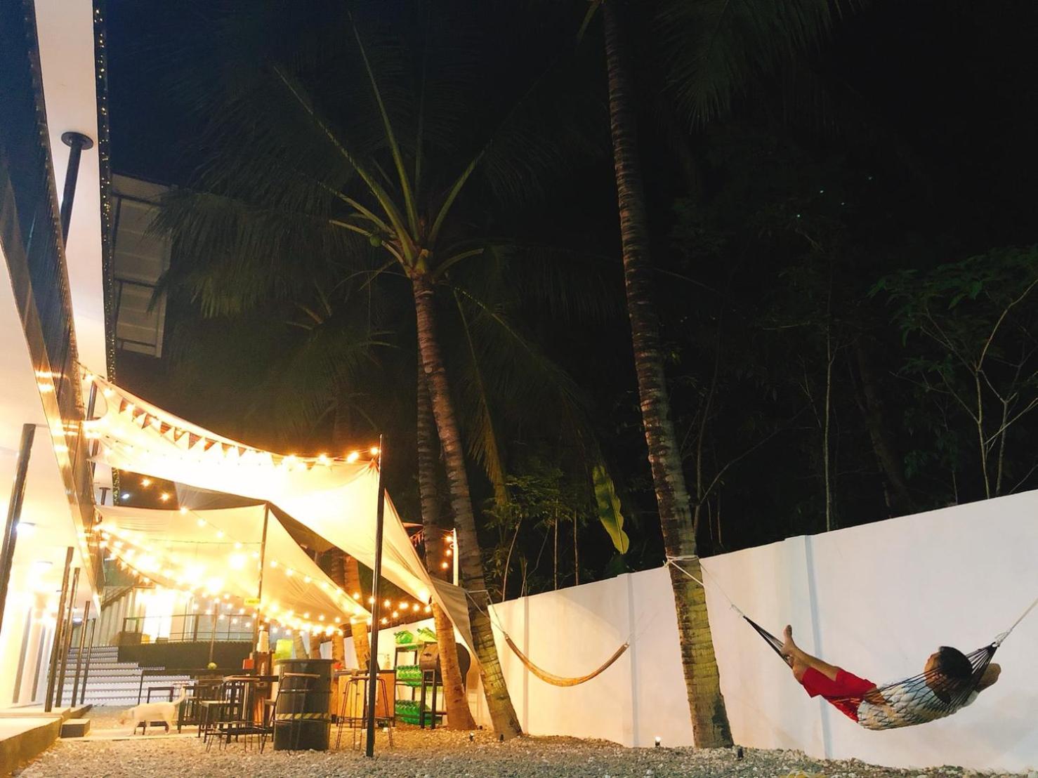 Pig Dive Hostel Moalboal