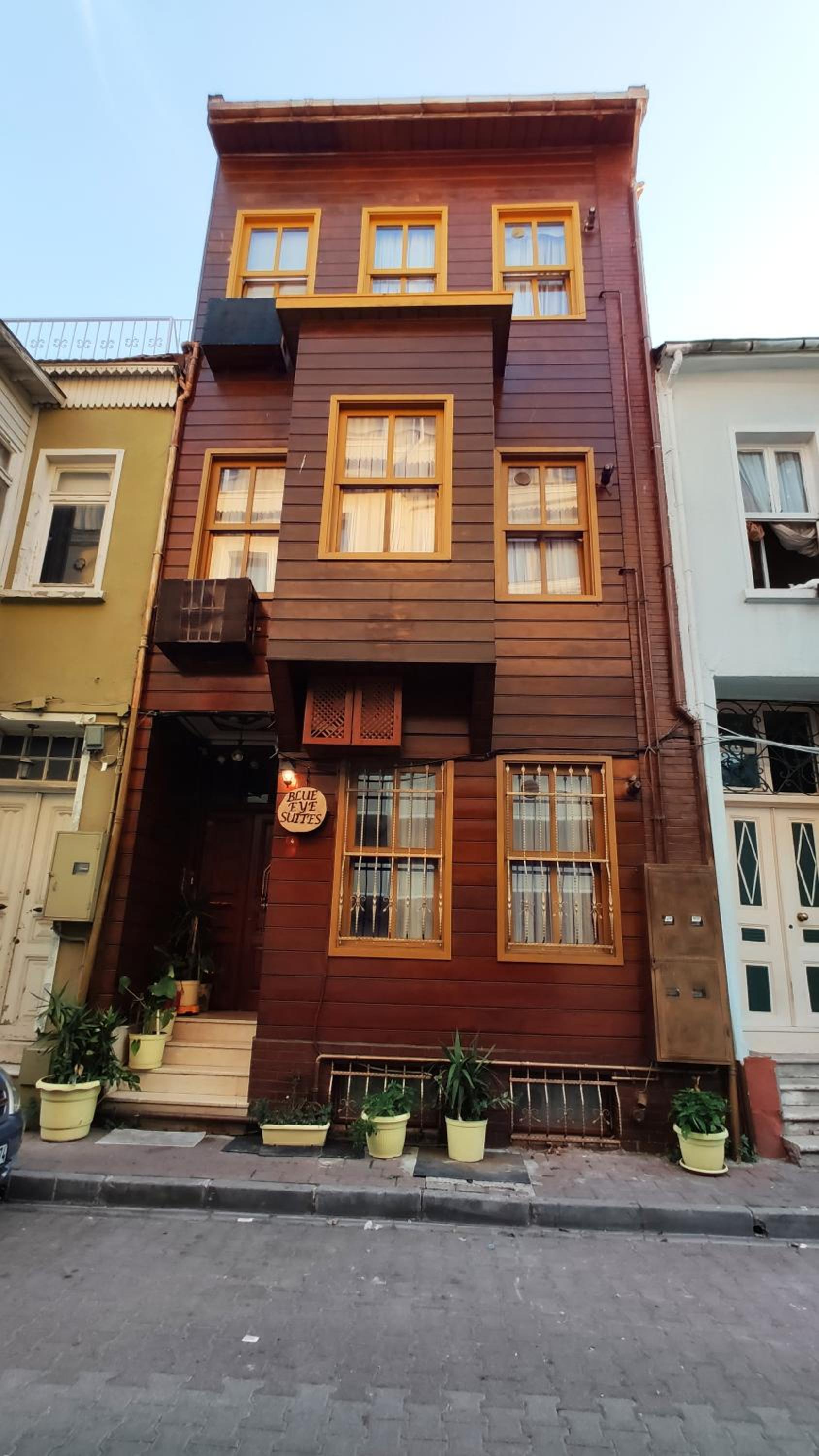 Blue Eye Suites