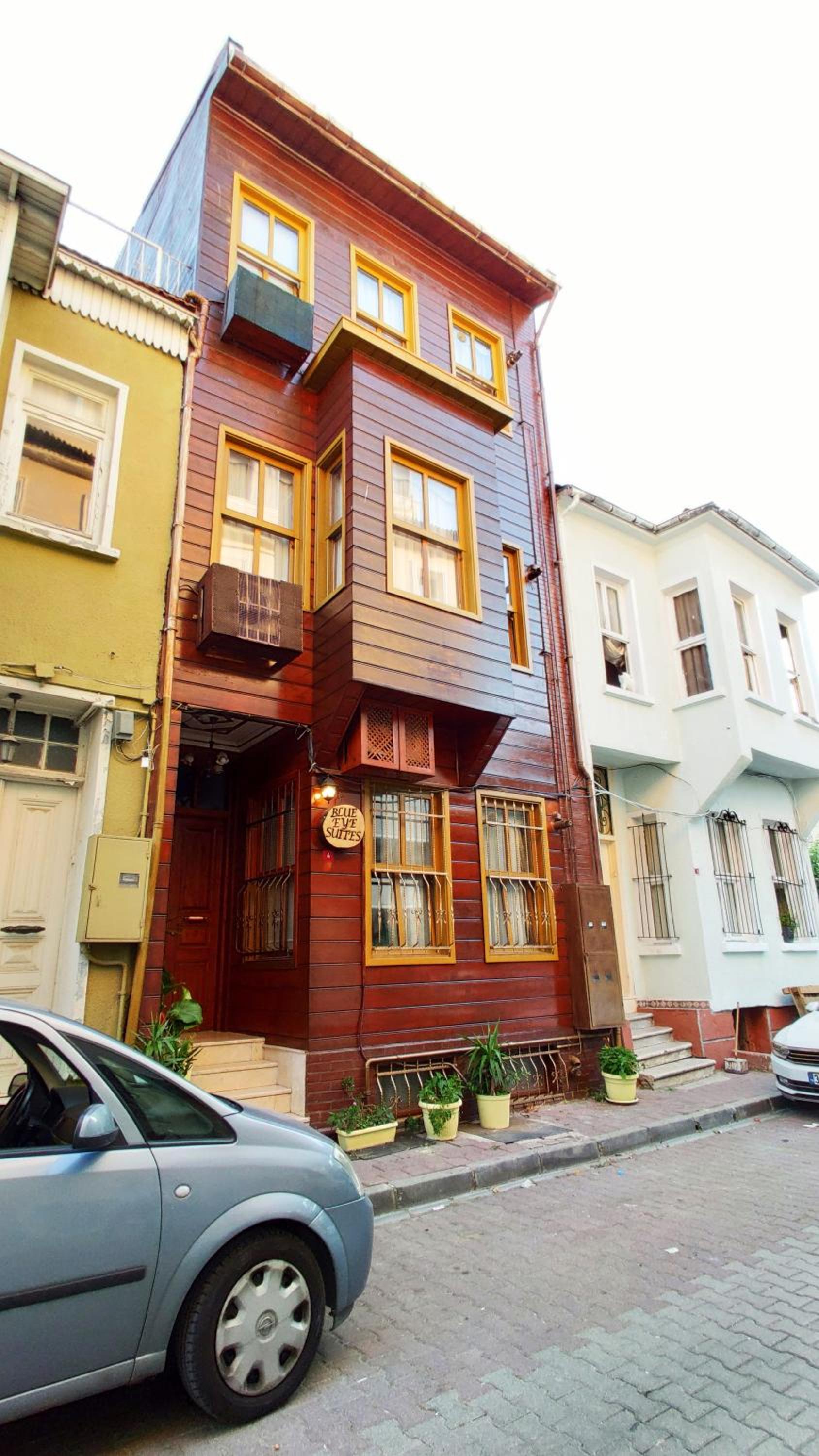 Blue Eye Suites