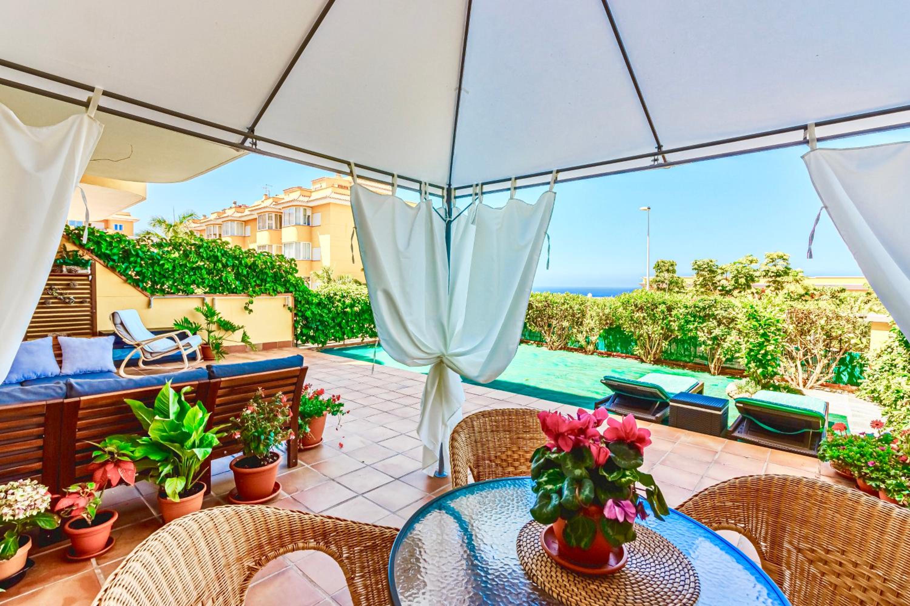 Charming Apartment with a Cozy Terrace photo 2