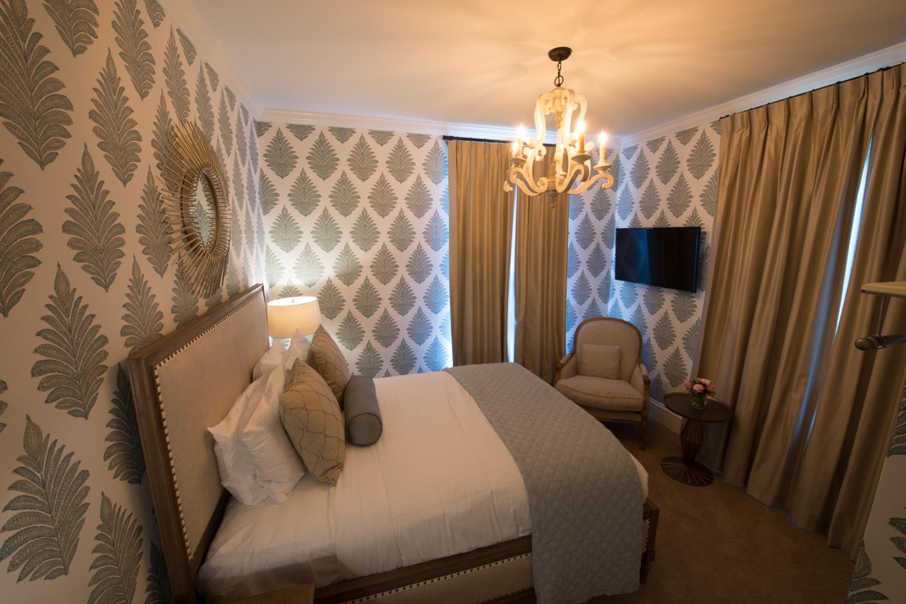 Serenity Inn Newport view 5